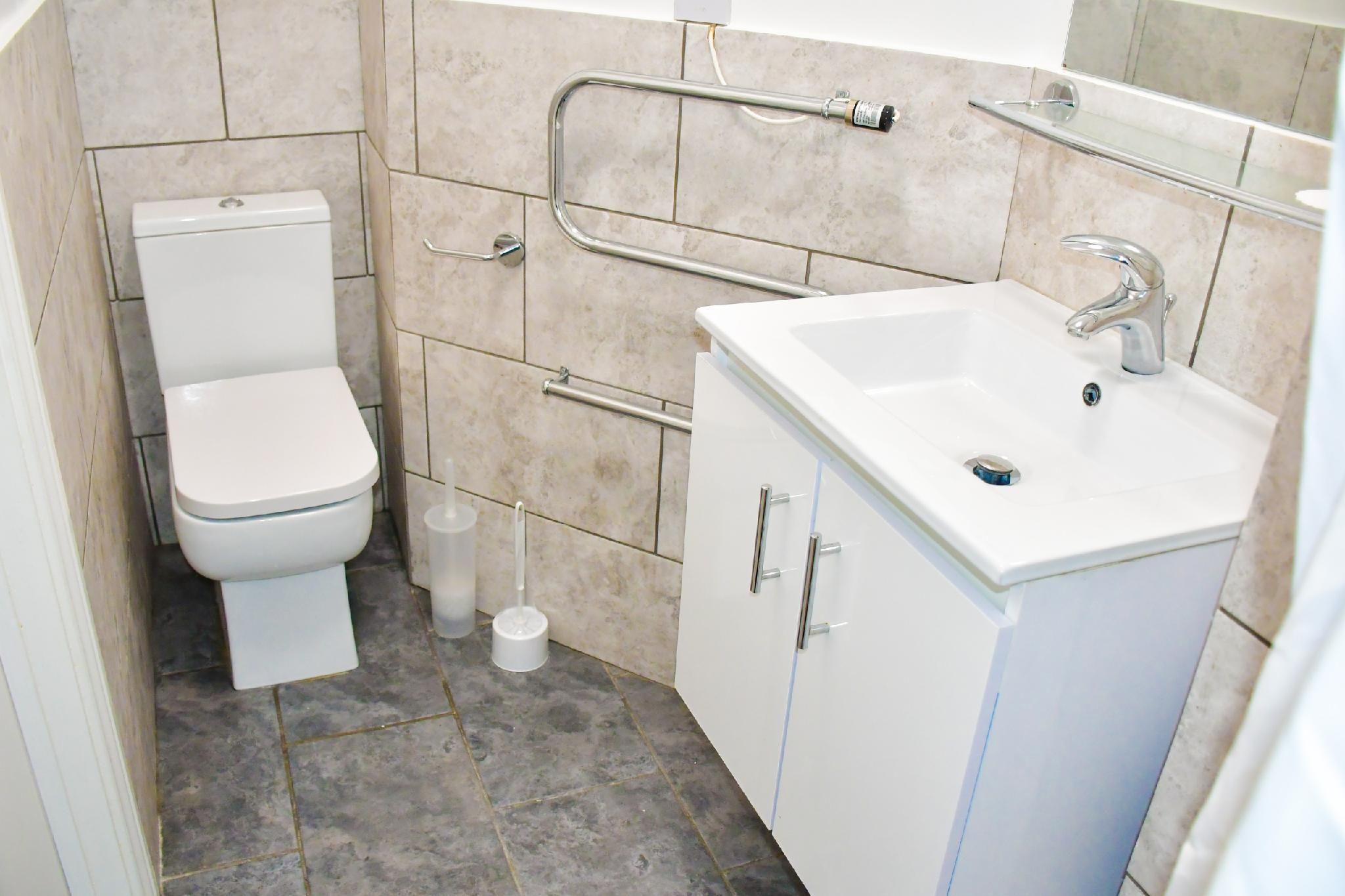 Comfort-Small Double-Double room-Ensuite with Shower