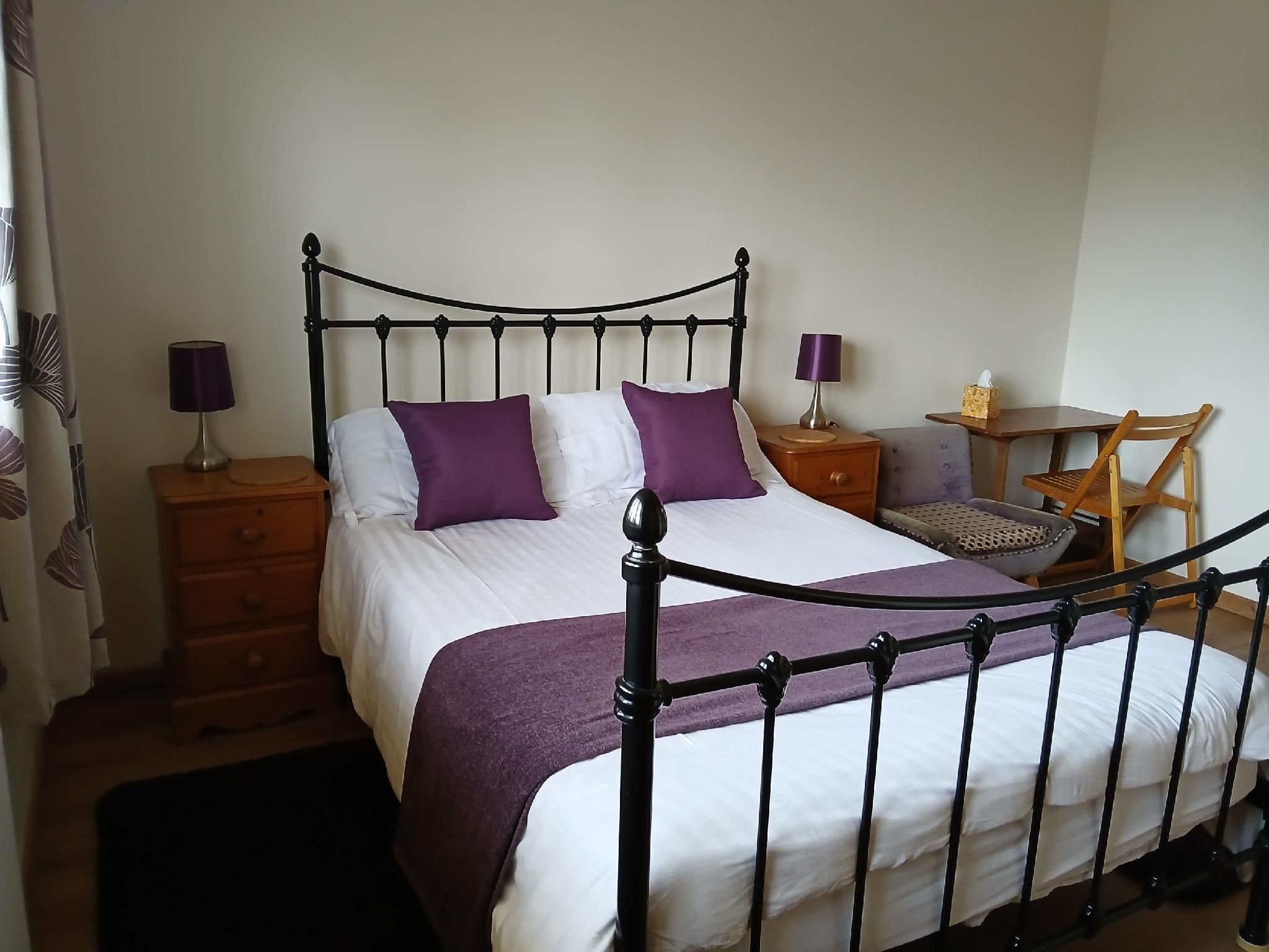 Woodlands Peaceful Bedrooms Woodlands Peacefull-Double room-Ensuite-Garden view