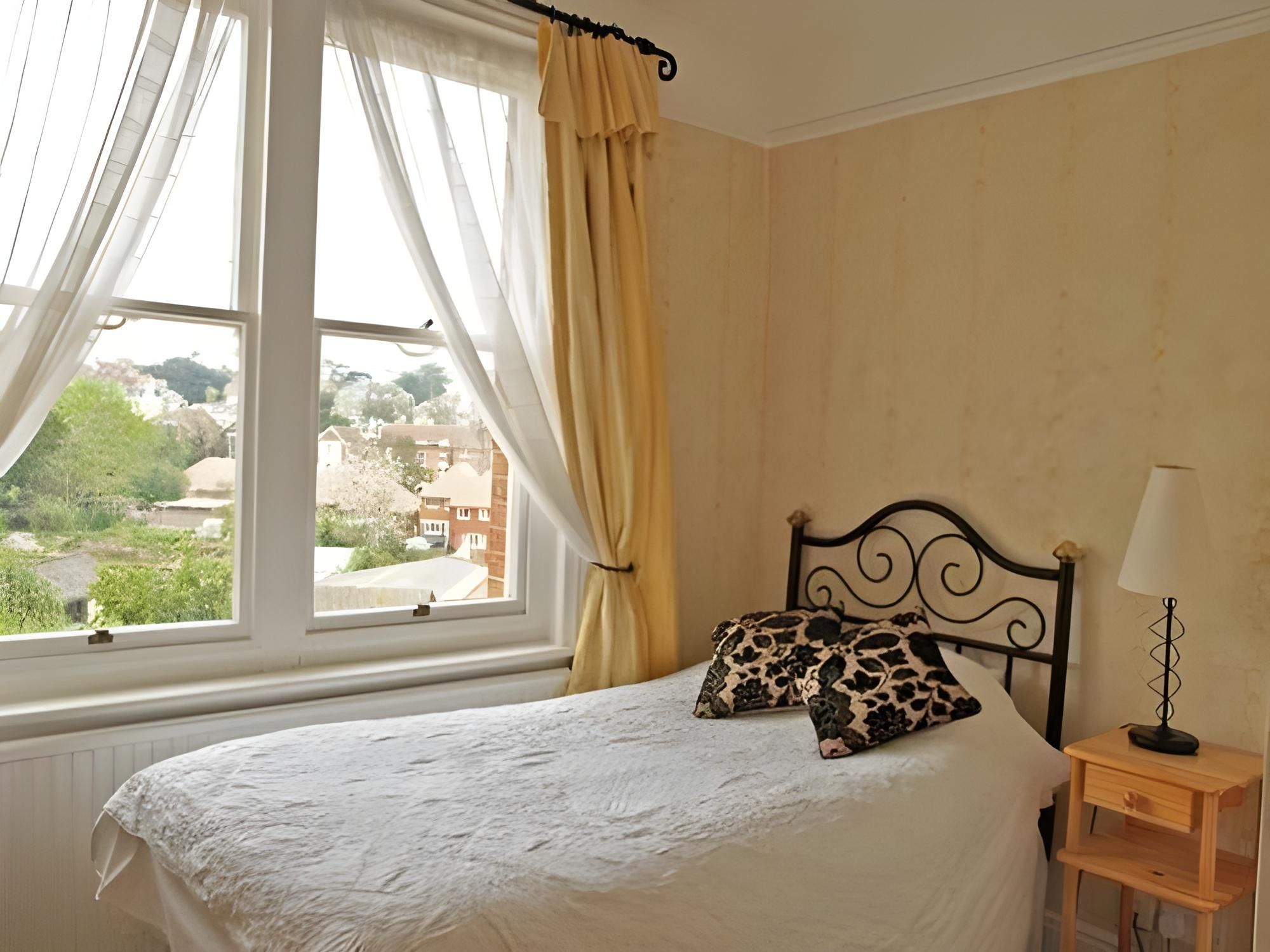 single room-ensuite with shower