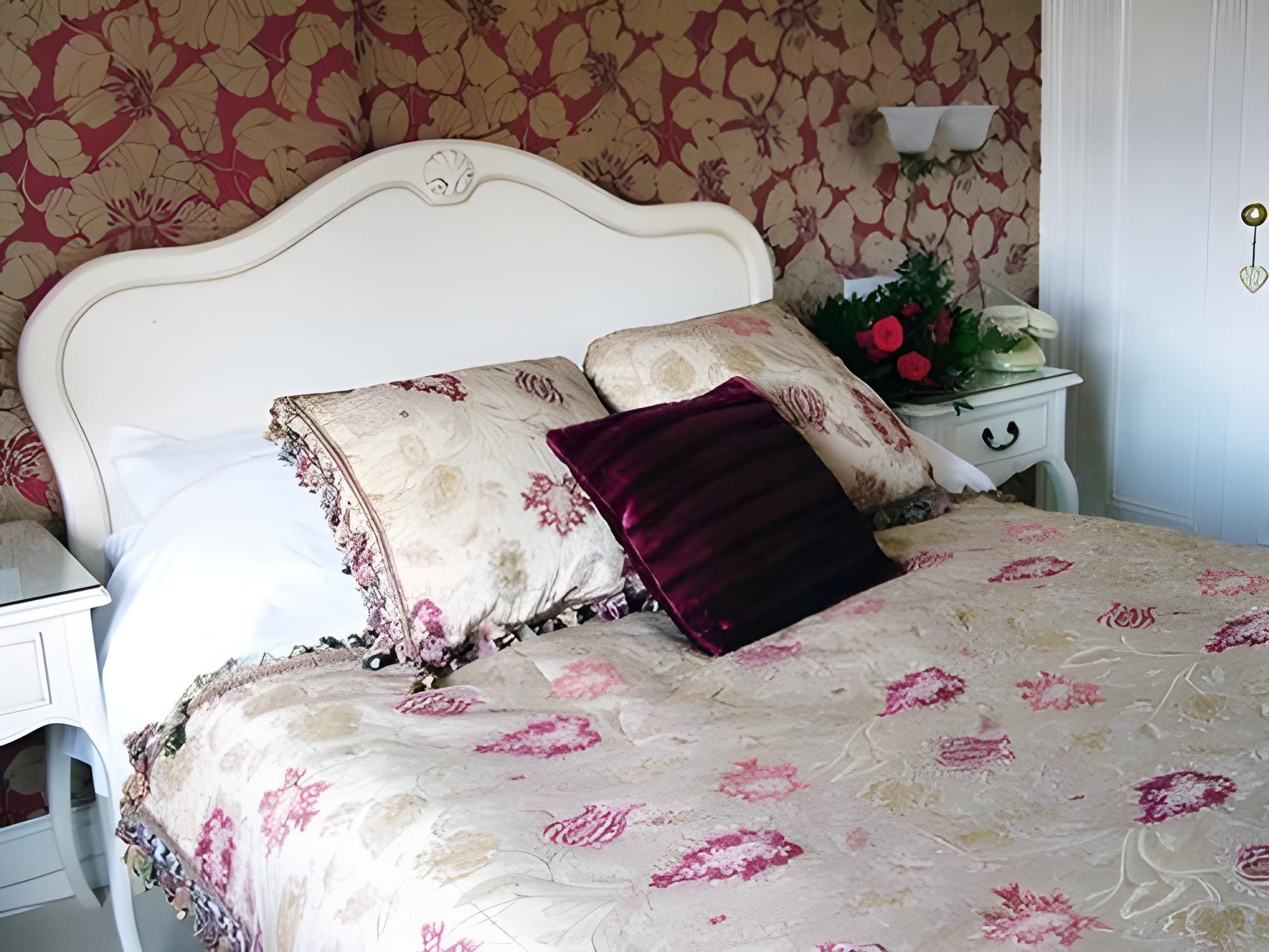 Tower House 1066 Family room-Ensuite-Double and 2 Single Beds