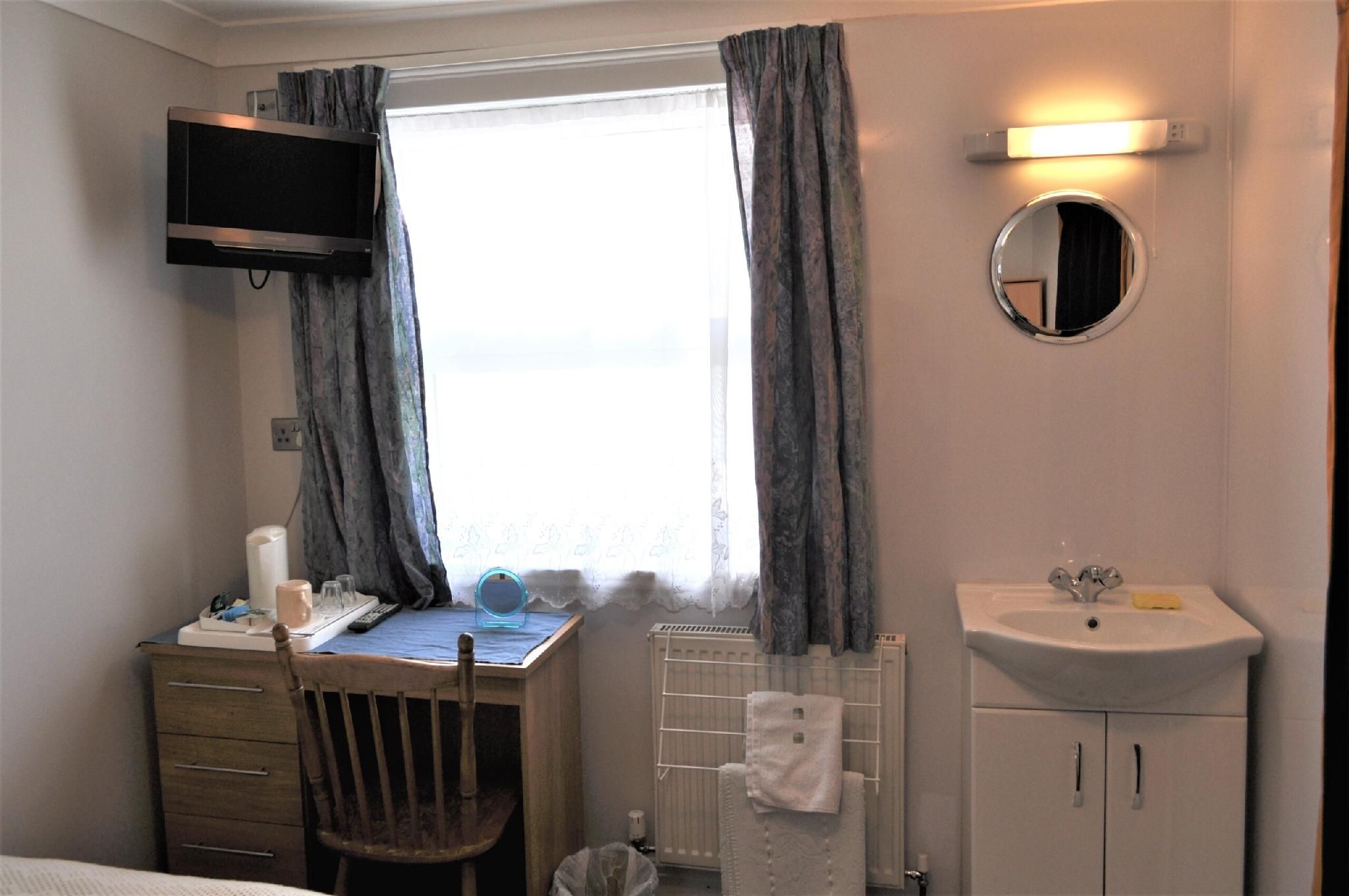 Grand Hastings Single room-Shared Bathroom-Street View