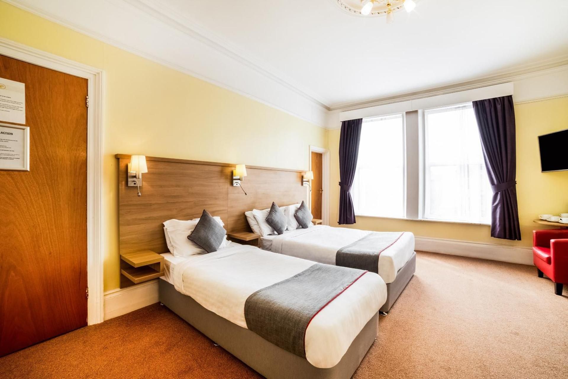 OYO Eagle House Hotel, St Leonards Hastings Standard Triple Room 2