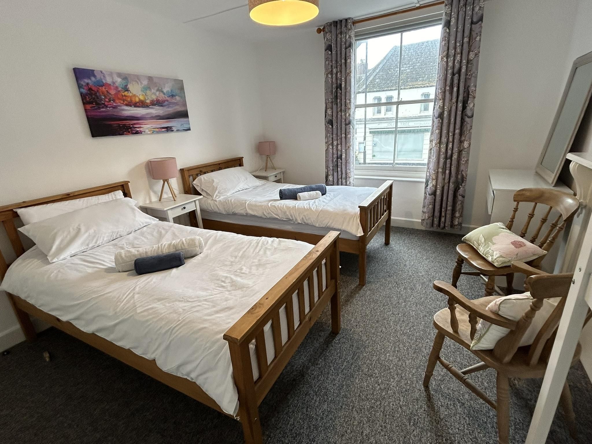 Lord Nelson Hotel Twin room-Basic-Private Bathroom-Street View-H.M.S. Lion 2