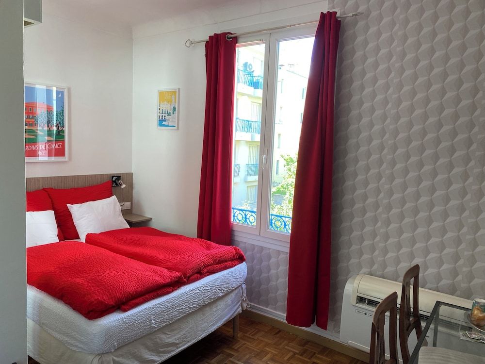 Logis Hôtel Villa Victorine Classic Double Room, 1 Double Bed 3