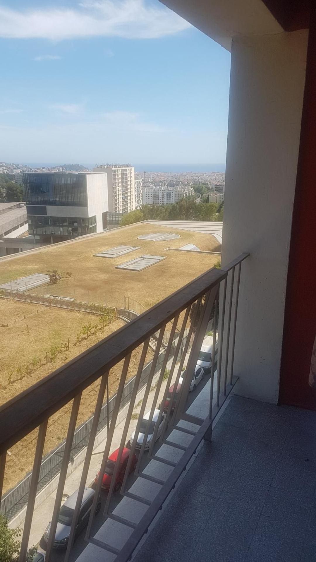 NEW CHEAP PRIVATE ROOM, KITCHEN , OVERWIEUW sea,TRAM on spot, 12 minutes from nice train station wit Deluxe Double Room with Side Sea View