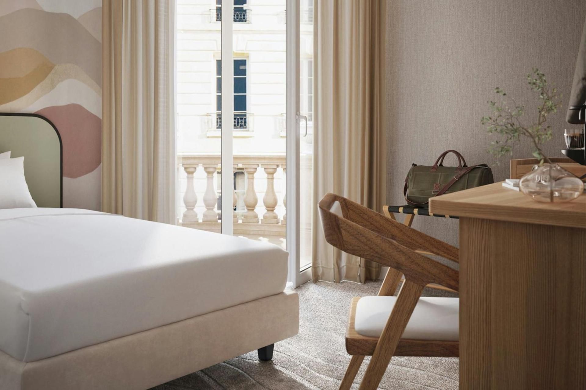 Yelo Marengo Hotel Centre-Ville, Sonder Accessible Room with One King Bed or One Twin Bed and Roll-In Shower