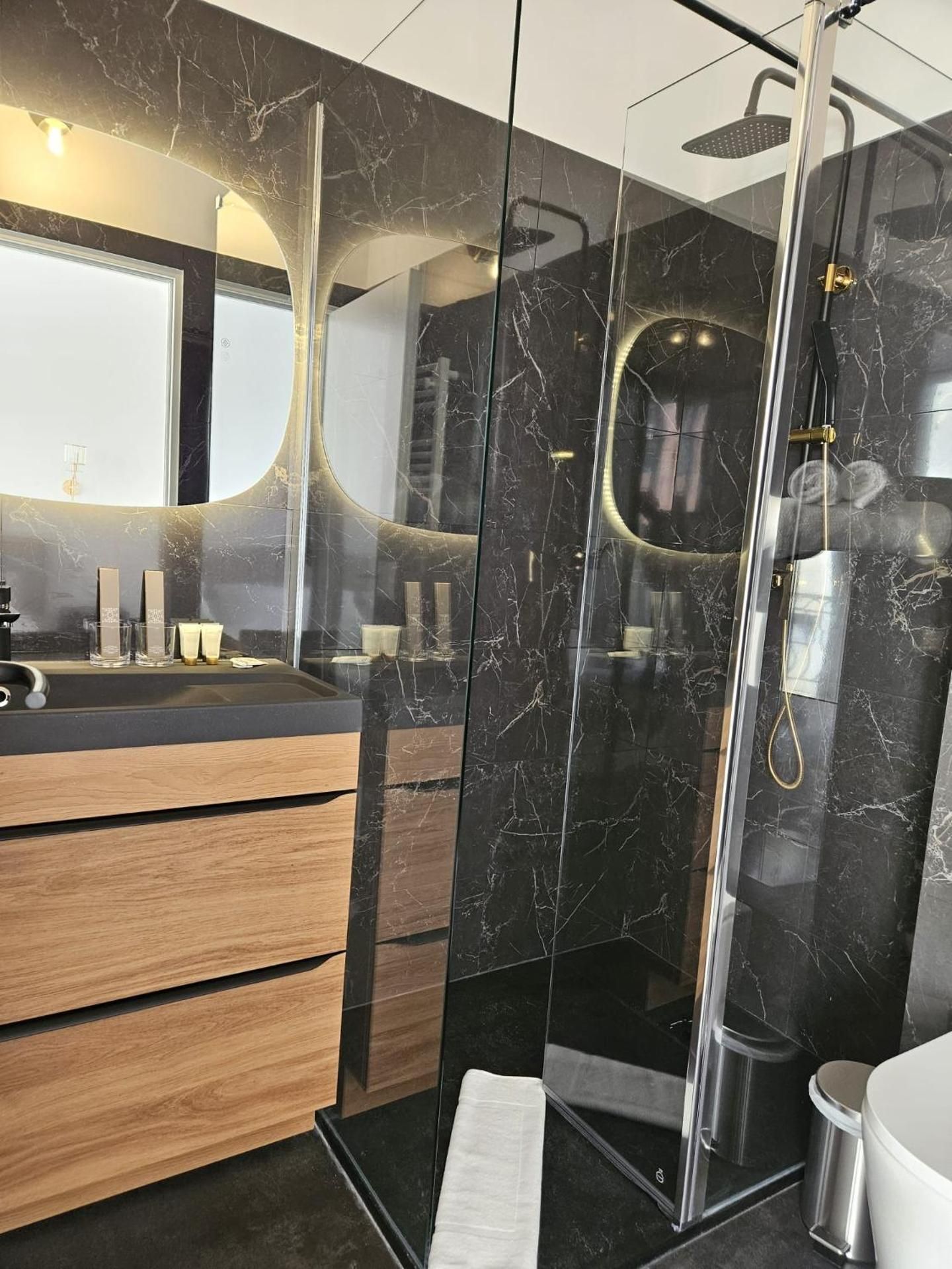 Villa Berlioz King Room with Balcony 2