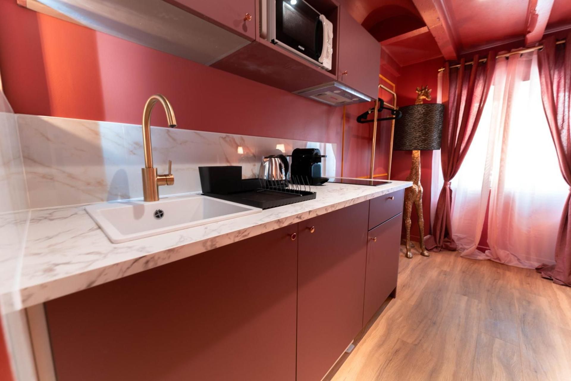 Les Suites d Ailleurs One-Bedroom Apartment 3