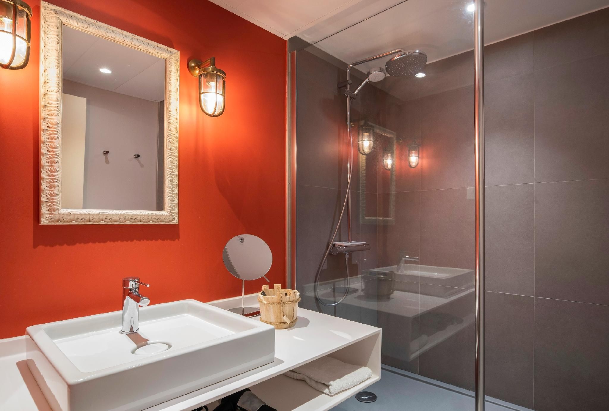 Novotel Orleans La Source Superior room with double bed and double sofa-b ed 2