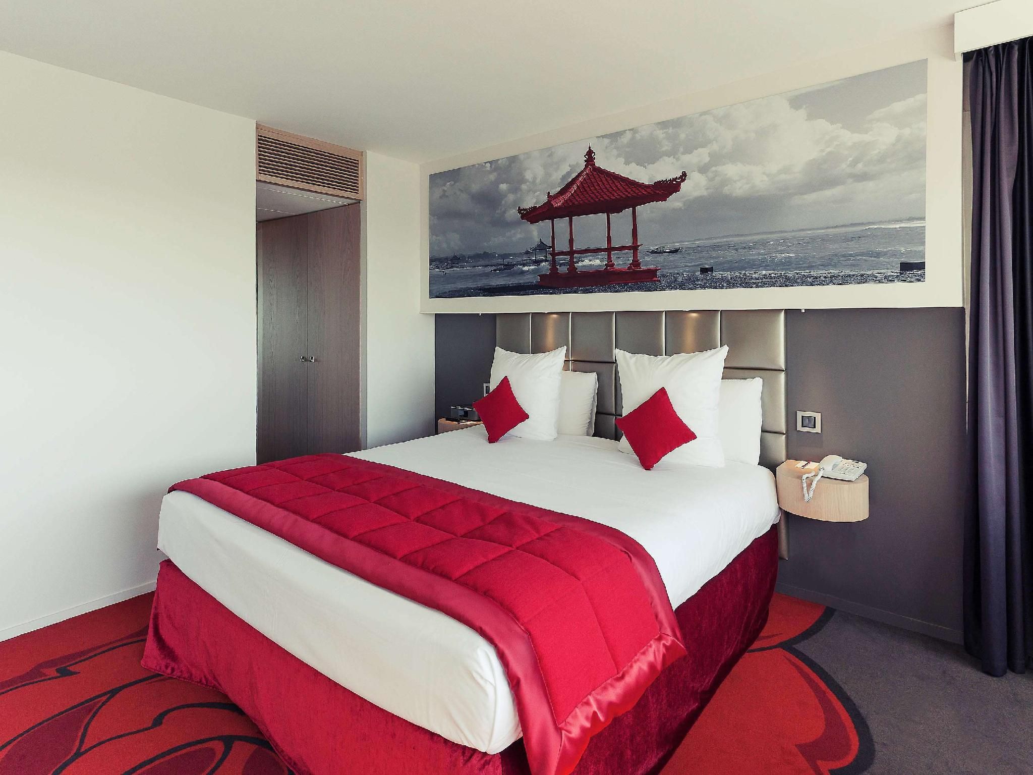 Superior room with 1 double bed and 1 sofa