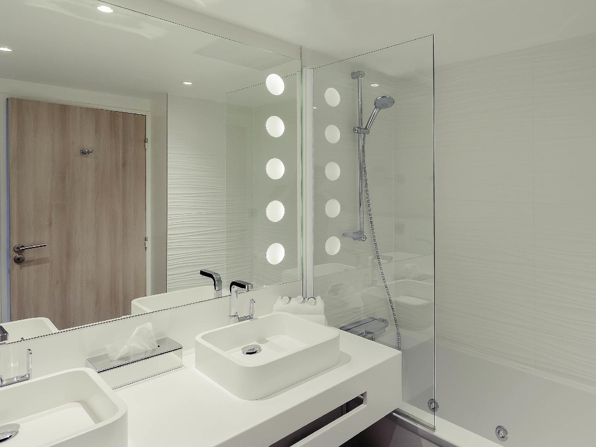 Superior room with 1 double bed and 1 sofa