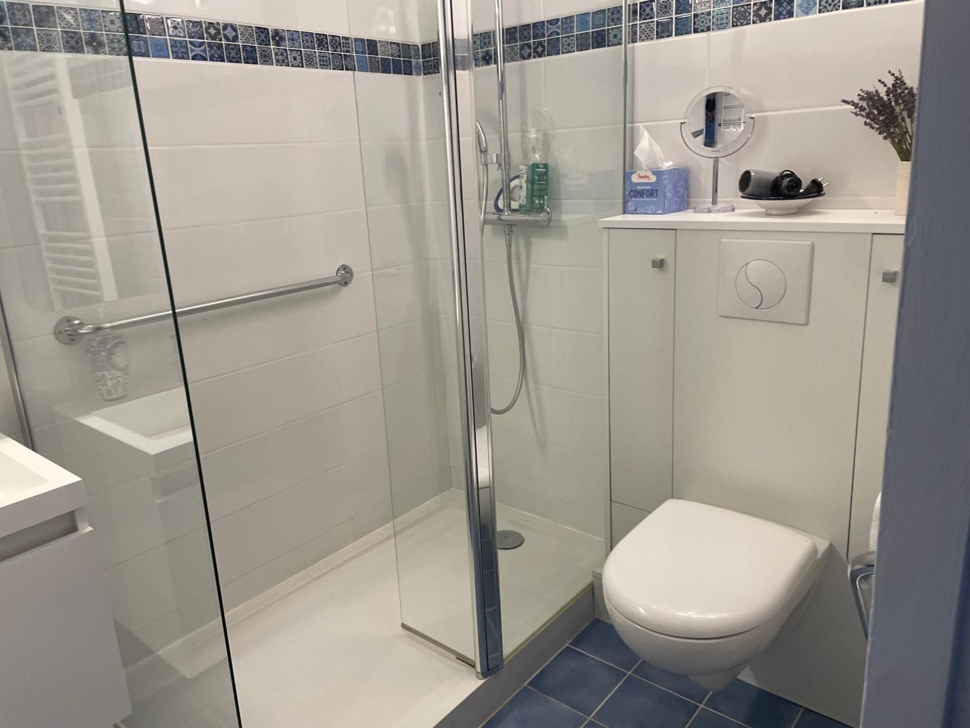 Double or Twin Room with Bathroom