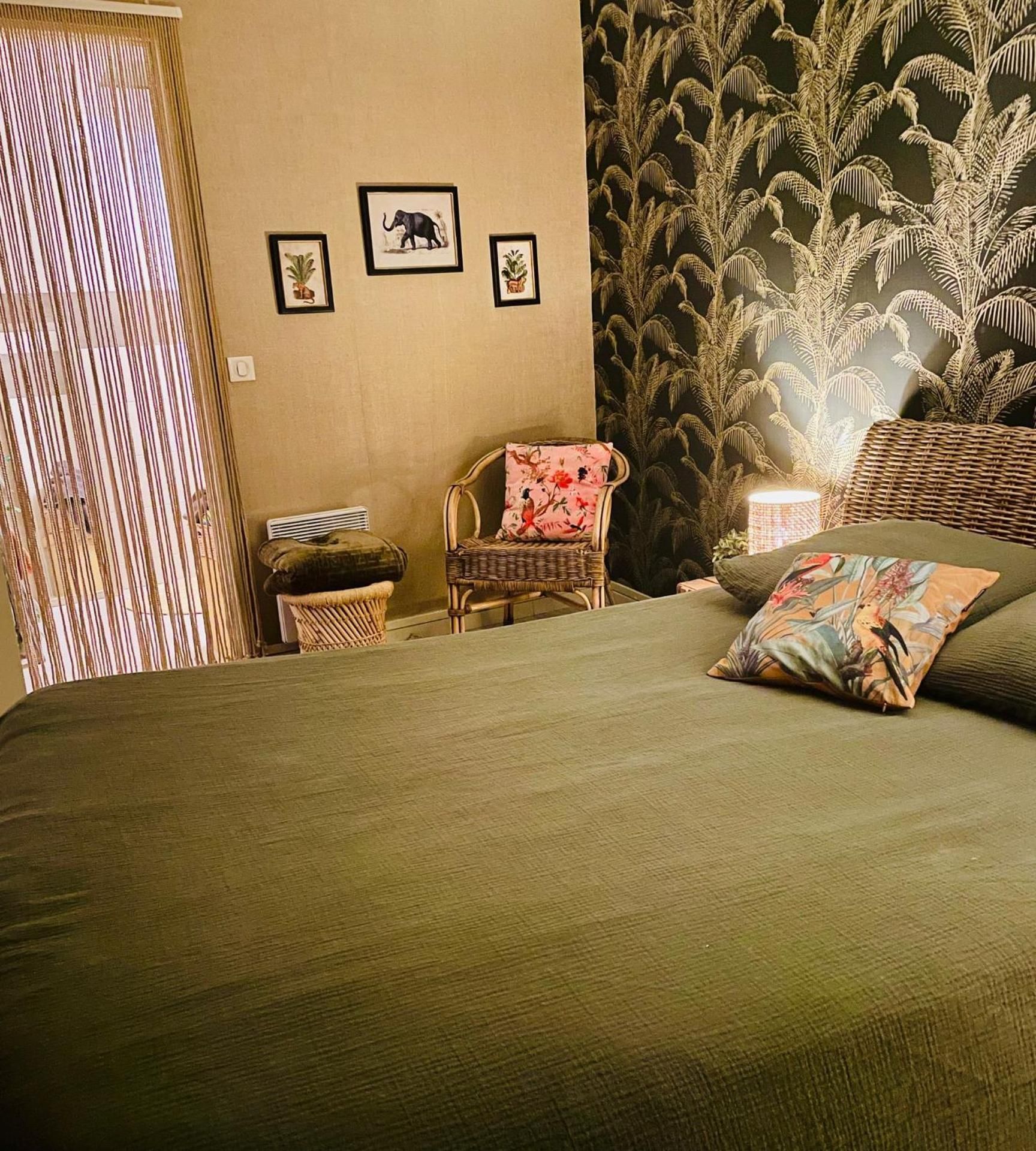 Deluxe Double Room with Shower