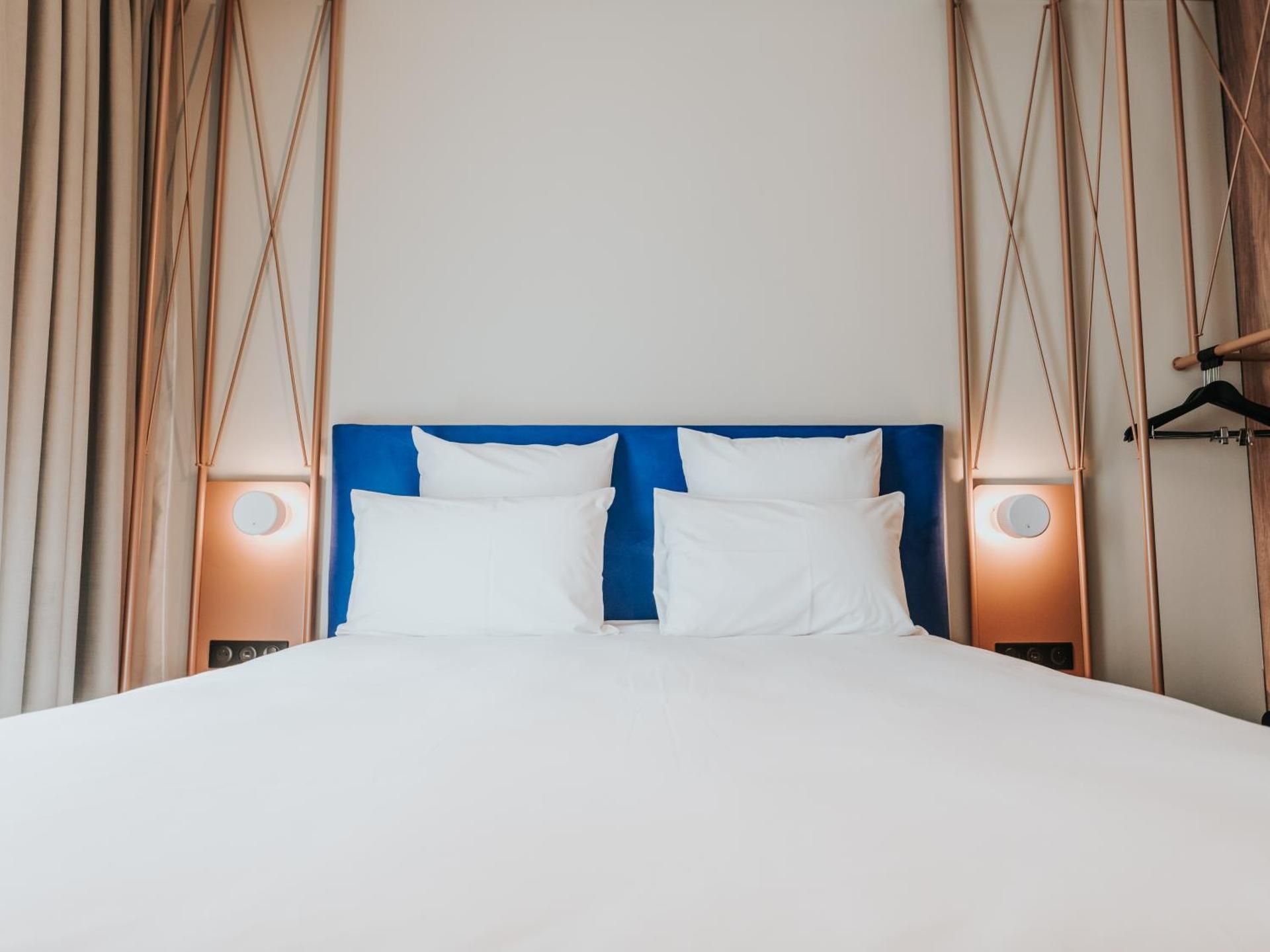 Mercure Brest Centre Port Standard Room with Double Bed 2