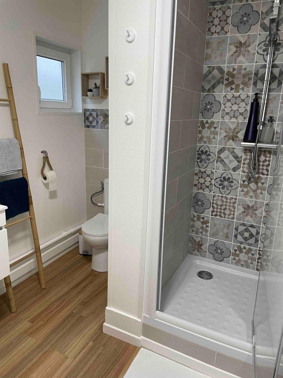 Apartment with Shower