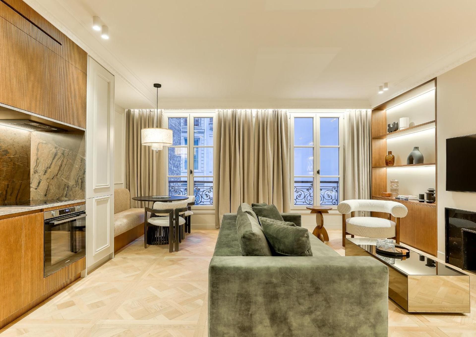 Deluxe One-Bedroom Apartment