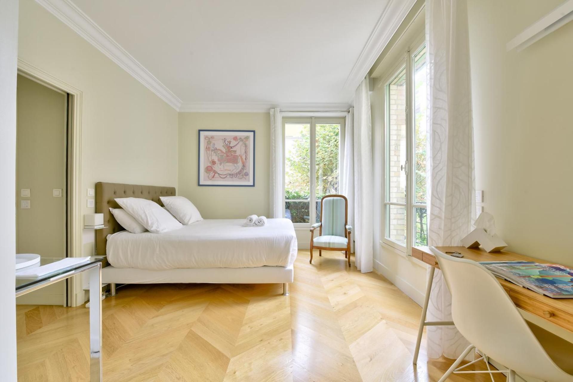 Queen Room with Garden View