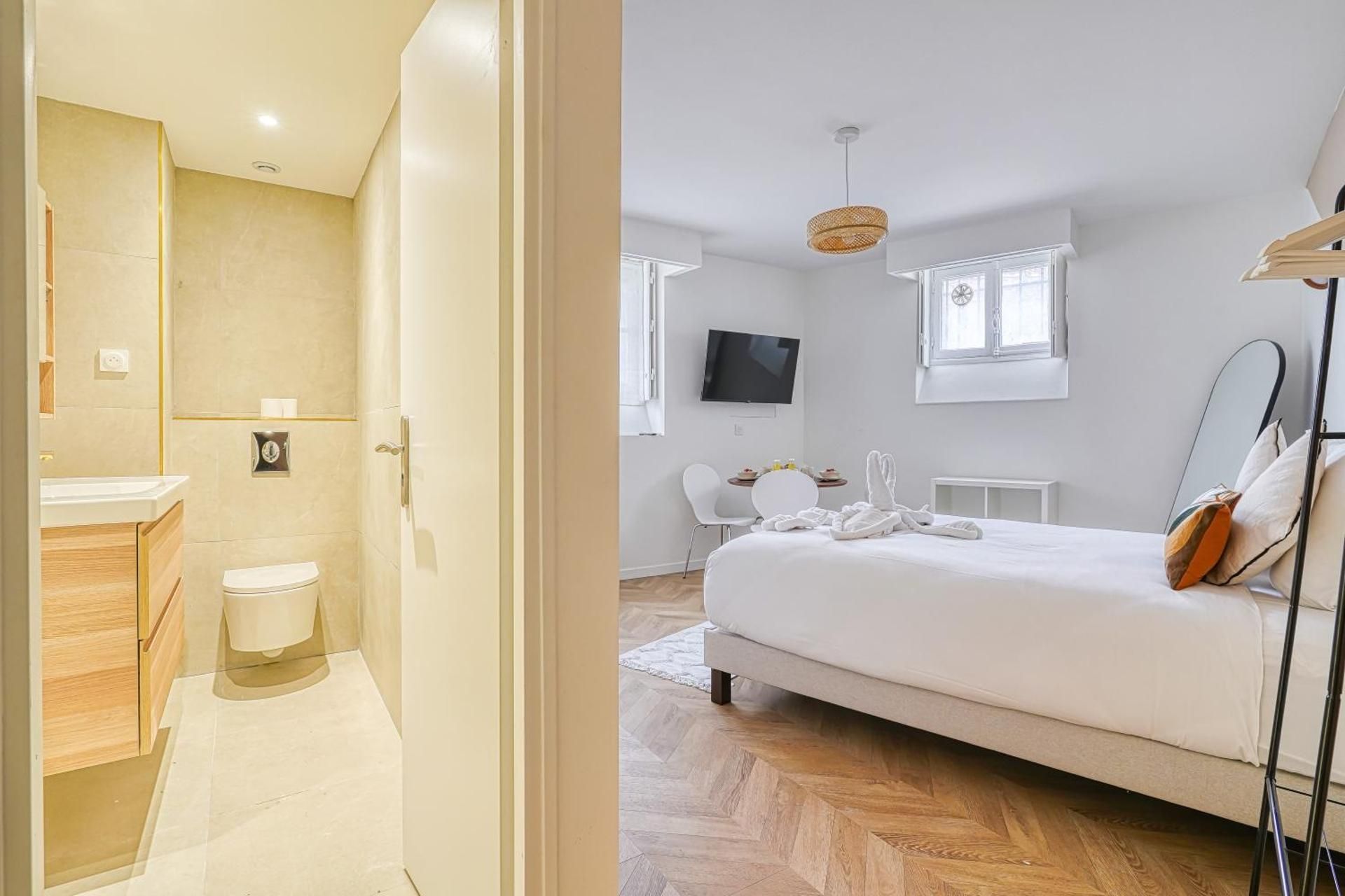 Studio Apartment