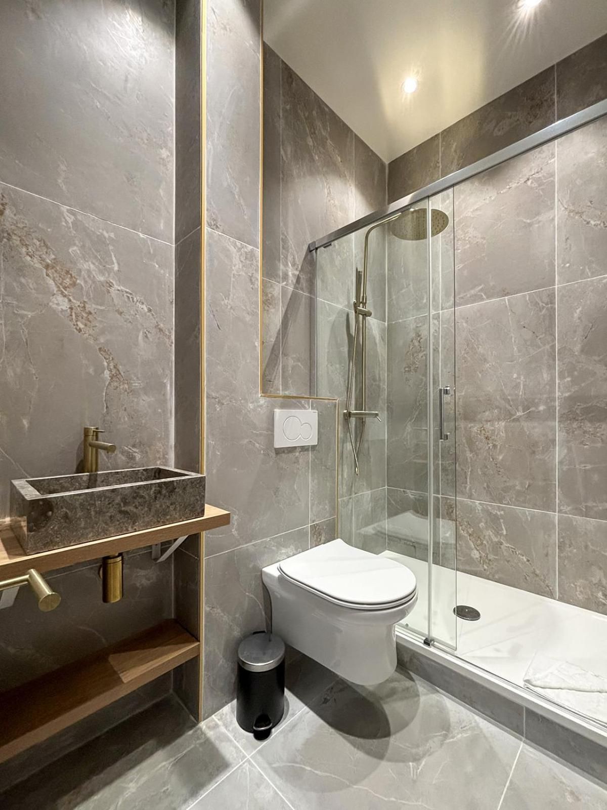 One-Bedroom Deluxe Apartment