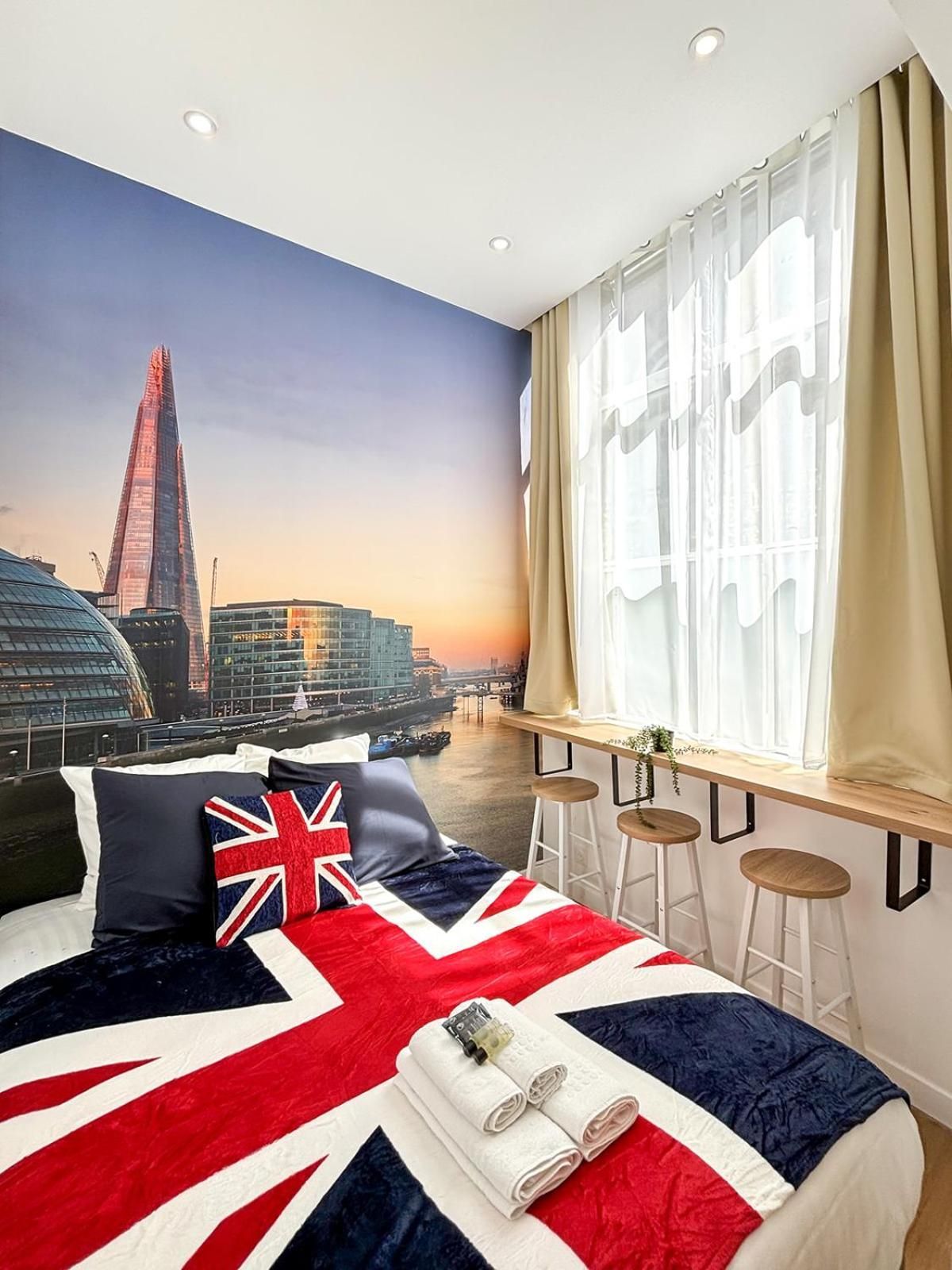 One-Bedroom Deluxe Apartment