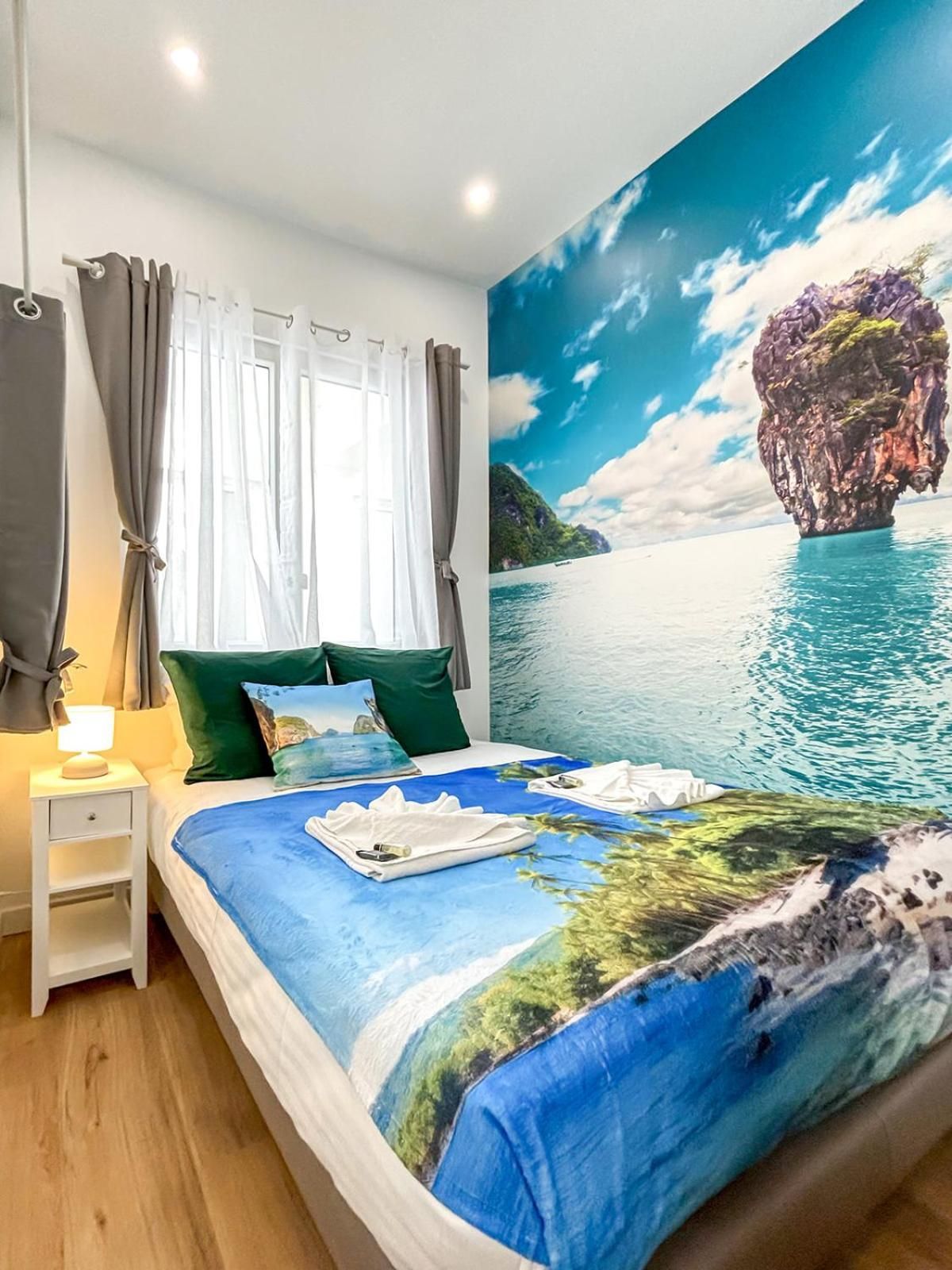 Three-Bedroom Deluxe Apartment