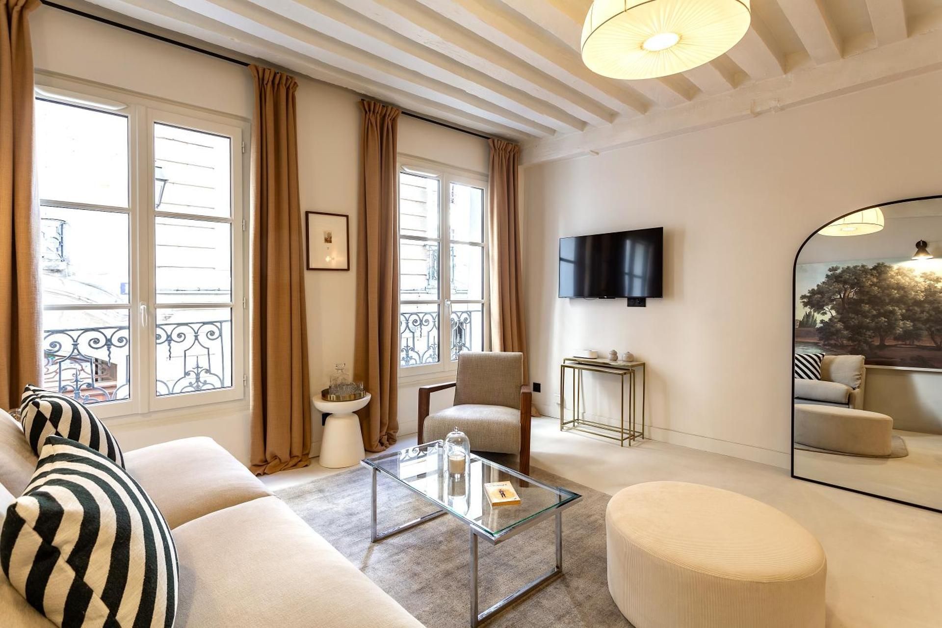 Deluxe One-Bedroom Apartment