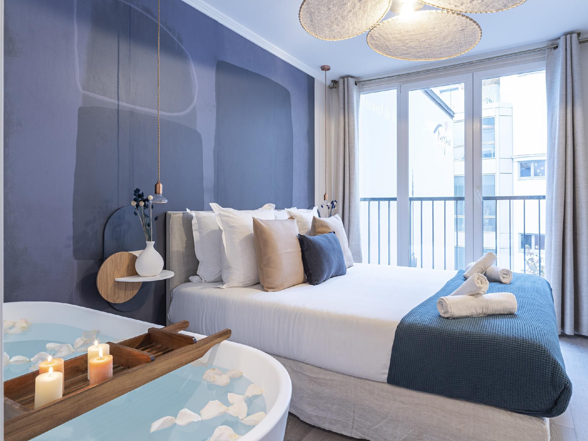 Apartment-Executive-Ensuite with Bath-Courtyard view