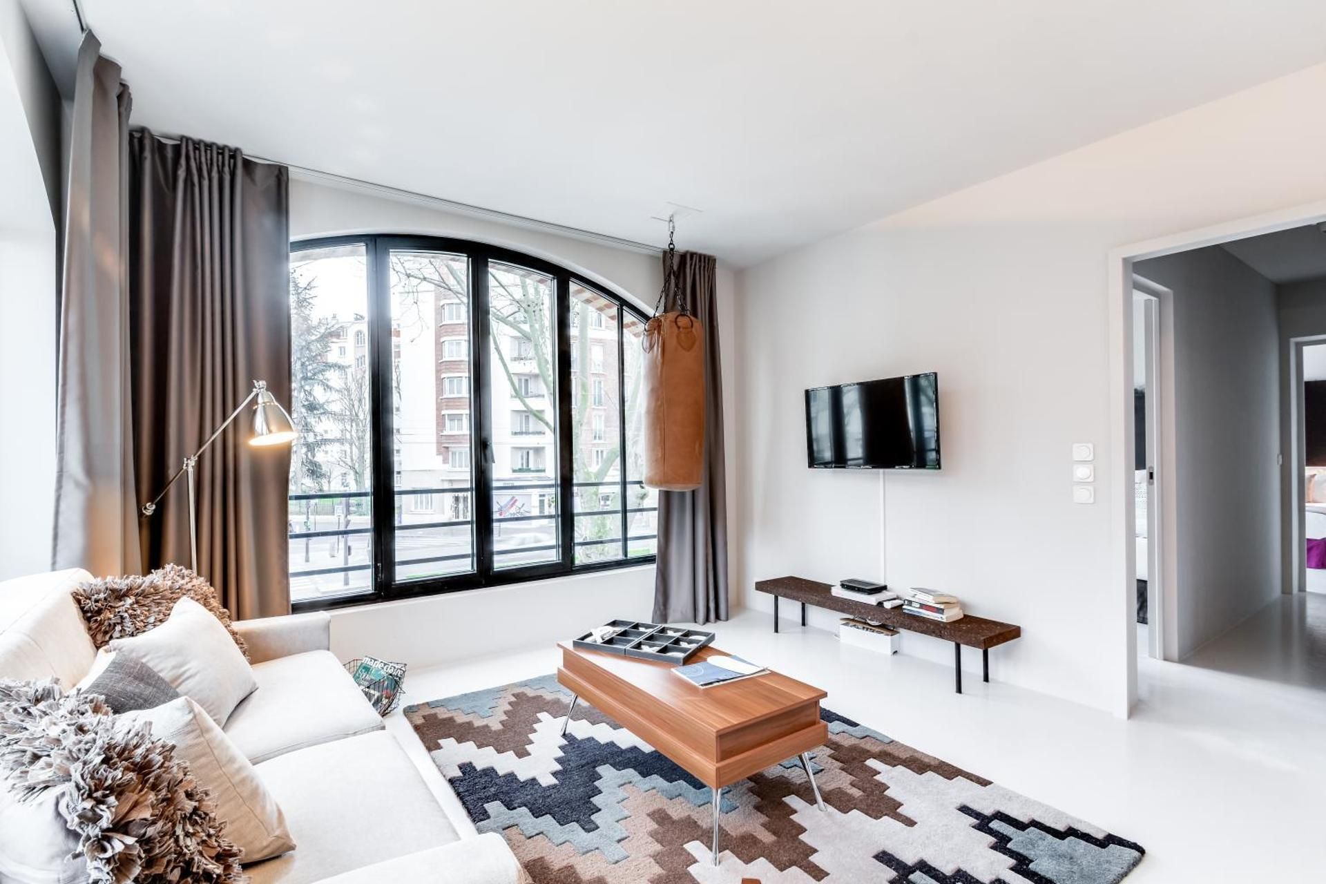 Deluxe Three-Bedroom Apartment