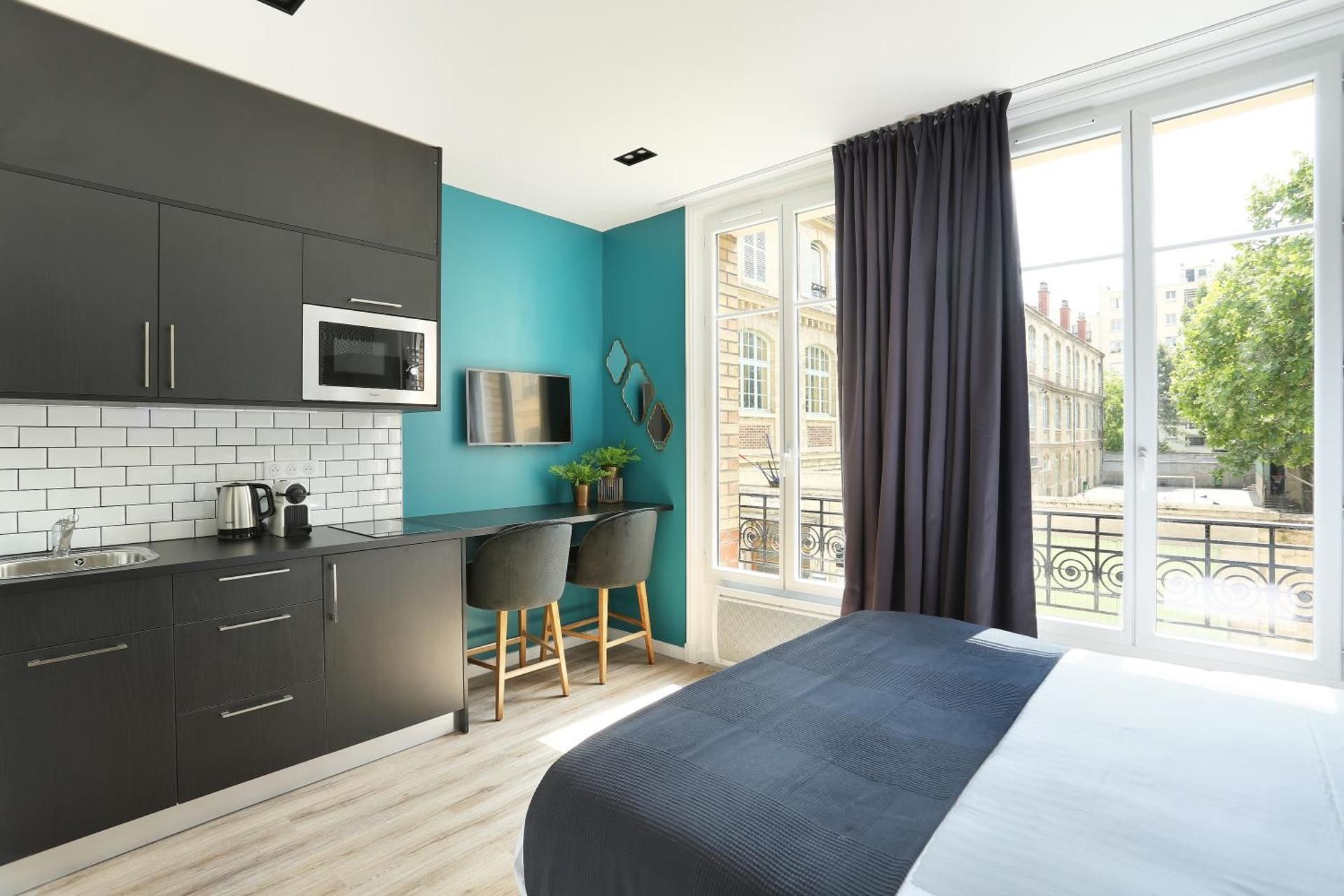 Medium Studio with Kitchen