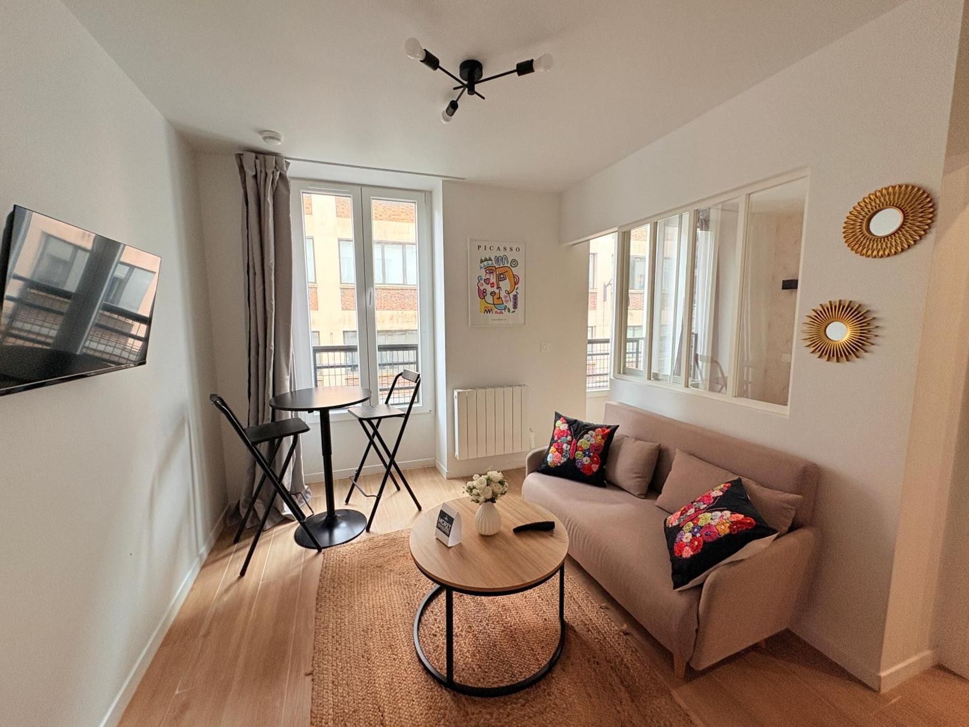 Deluxe One-Bedroom Apartment with City View