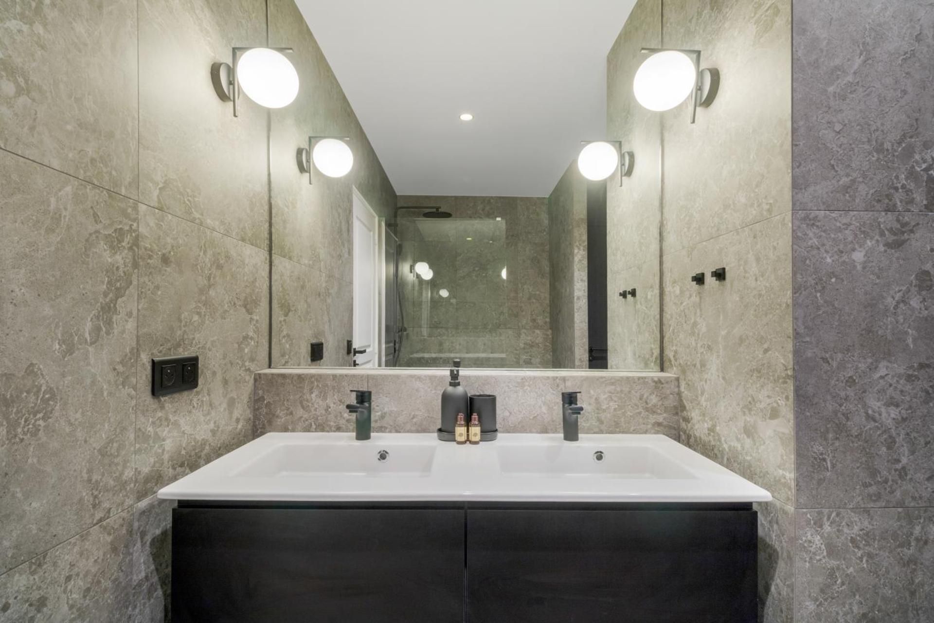 Two-Bedroom Deluxe Apartment