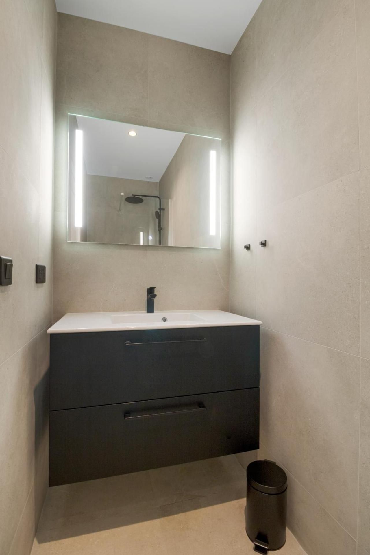 One-Bedroom Deluxe Apartment