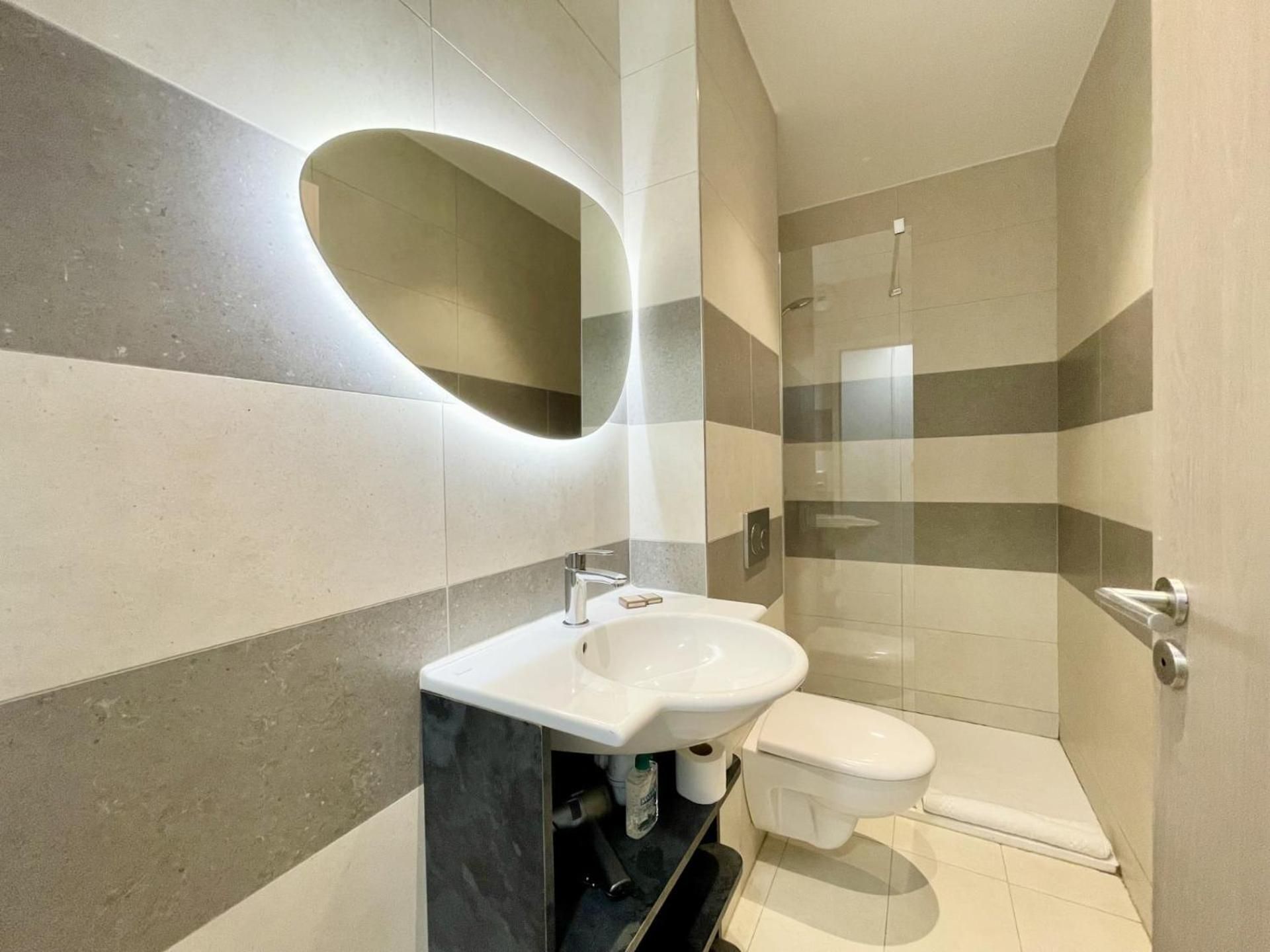 Studio Apartment 8