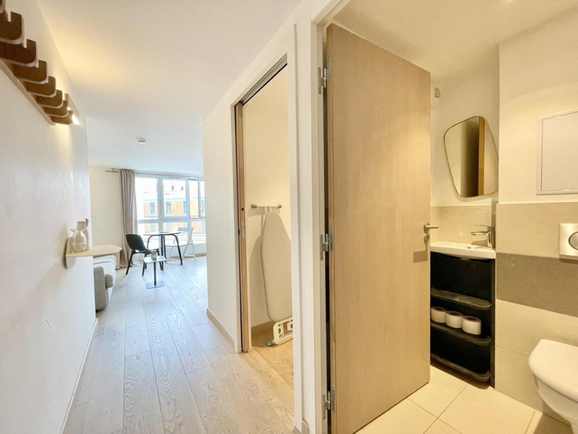 One-Bedroom Apartment 1