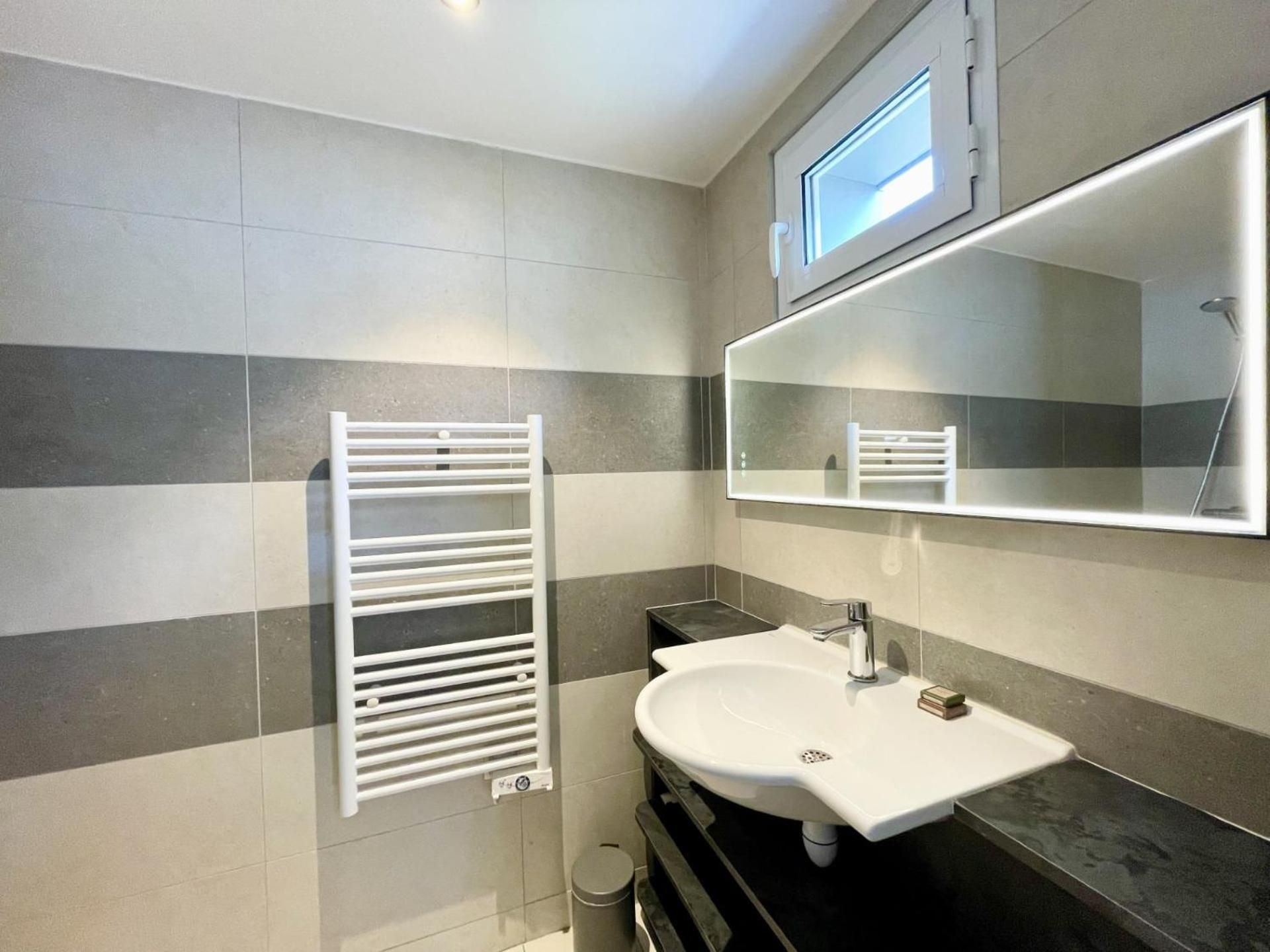 One-Bedroom Apartment 2