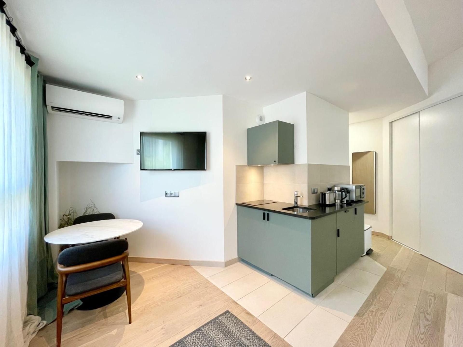 One-Bedroom Apartment 2