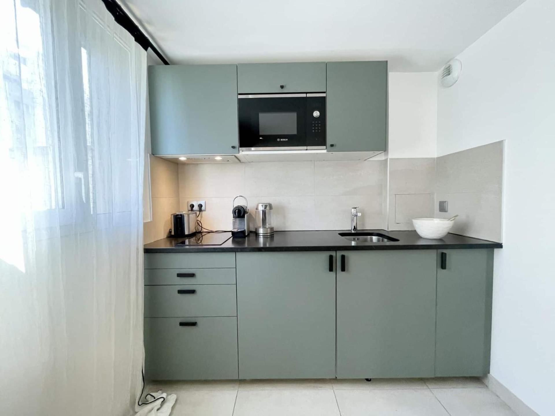 One-Bedroom Apartment 4