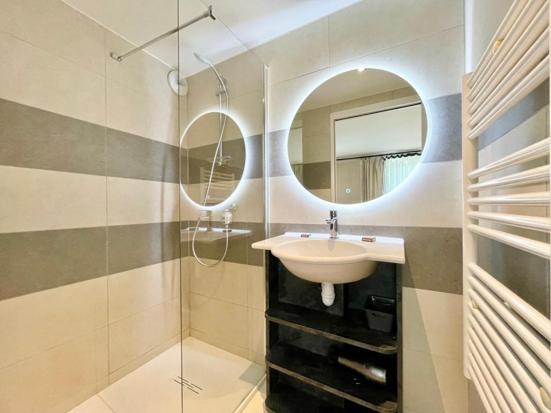 One-Bedroom Apartment 4