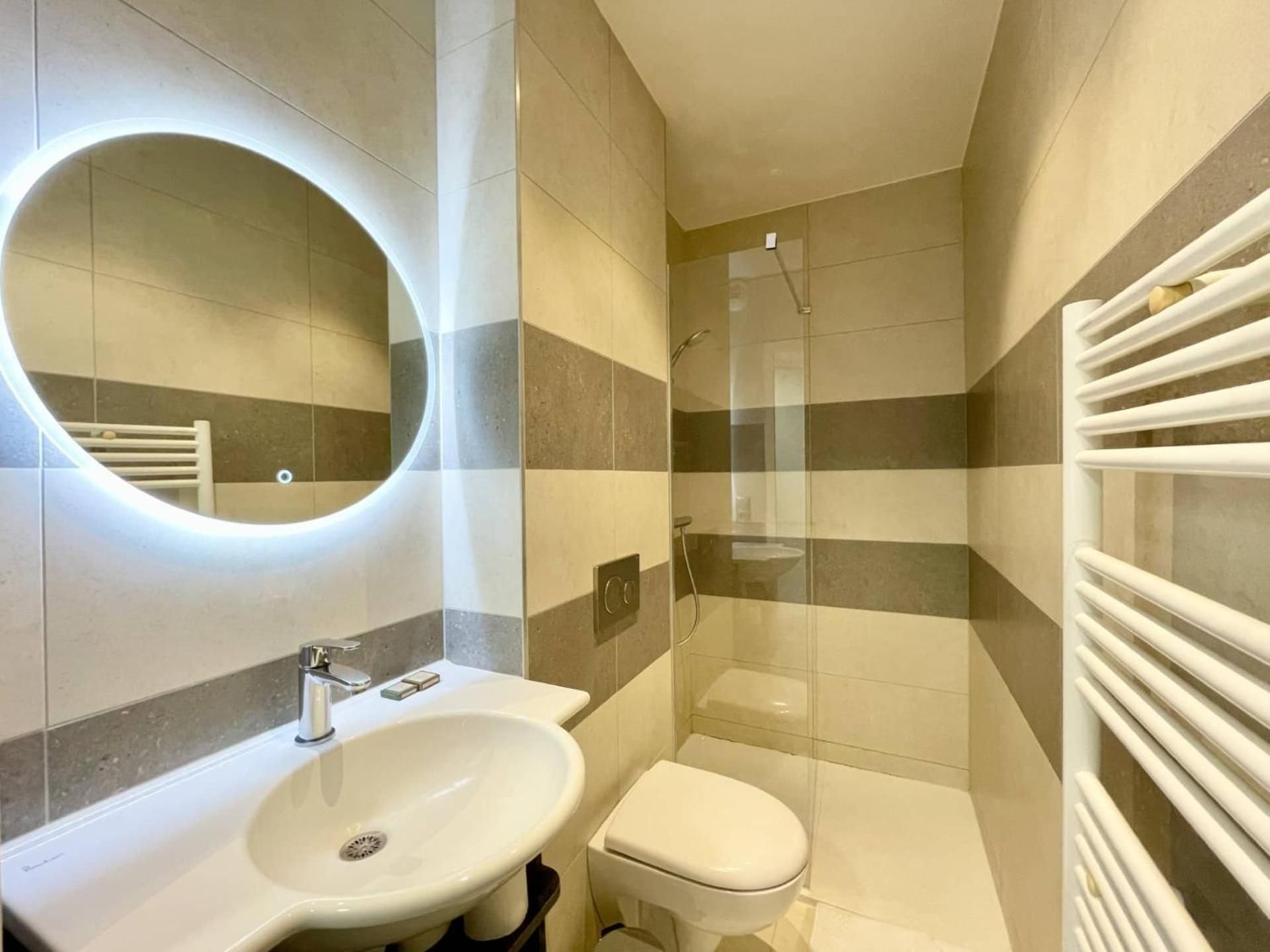 One-Bedroom Apartment 5