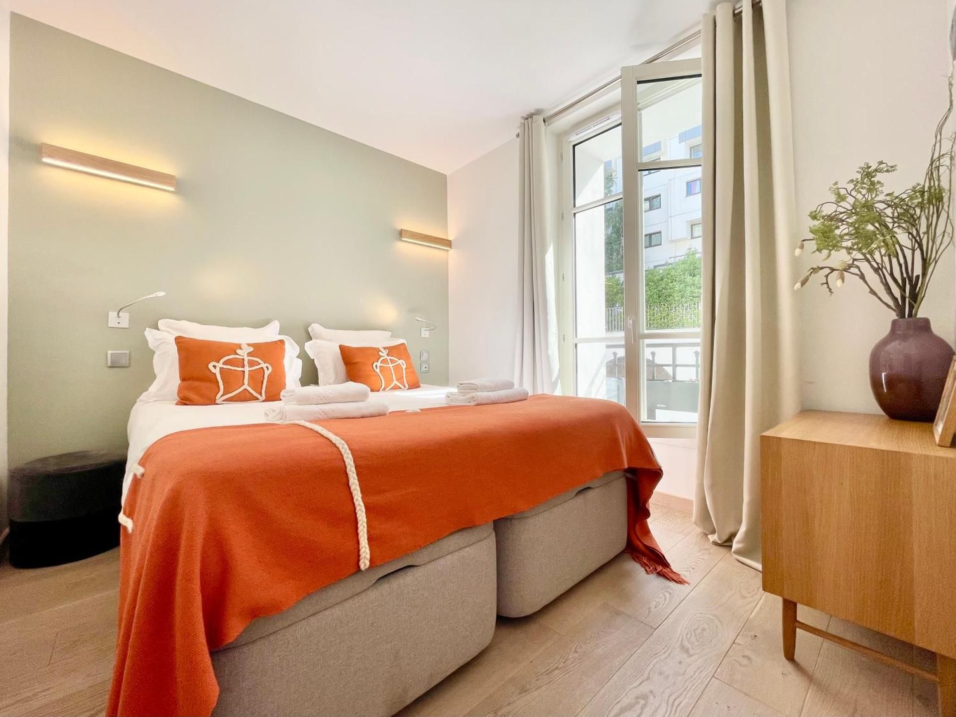 One-Bedroom Apartment 6