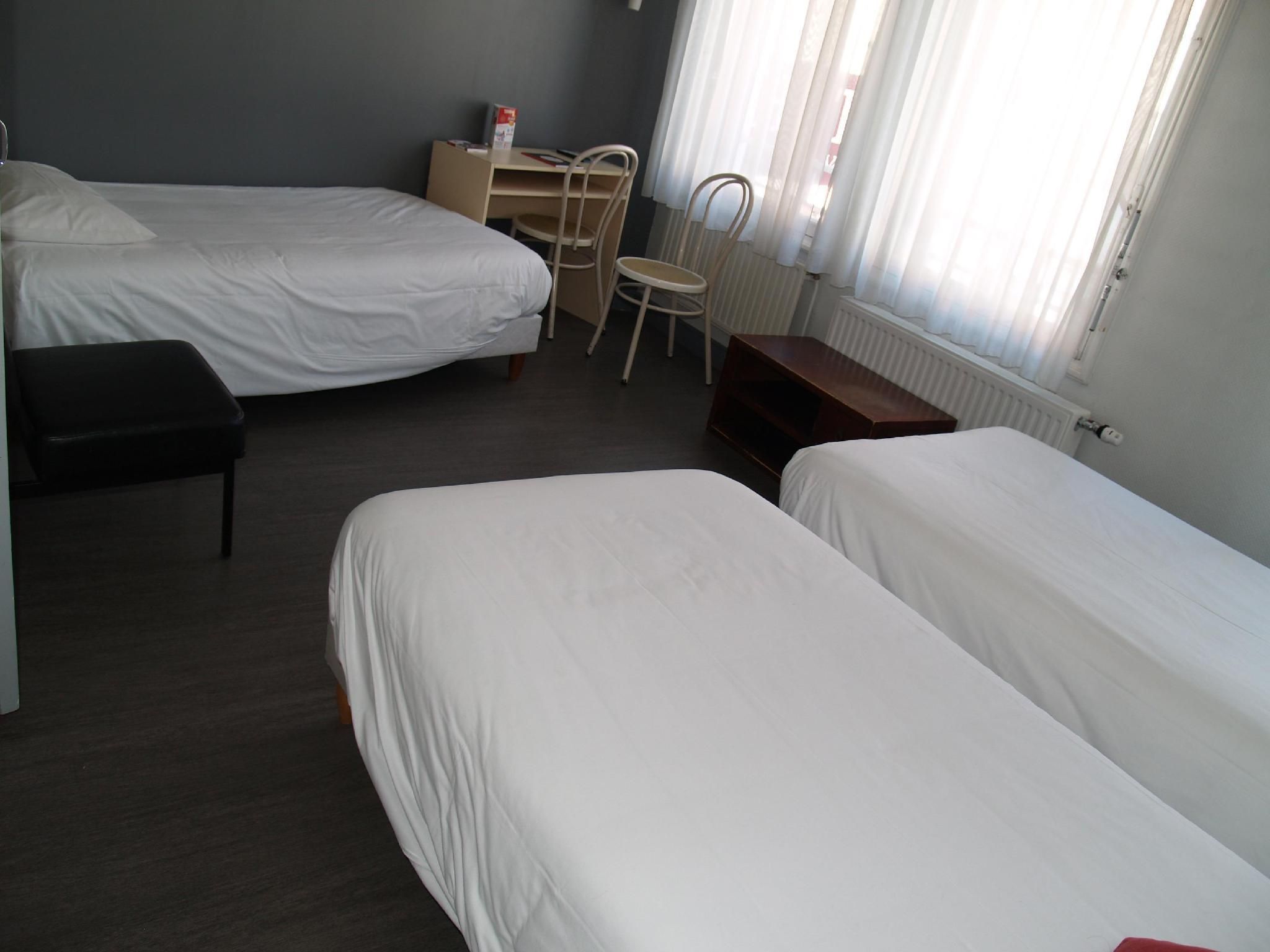 Triple room-Standard-Ensuite with Shower-Street View