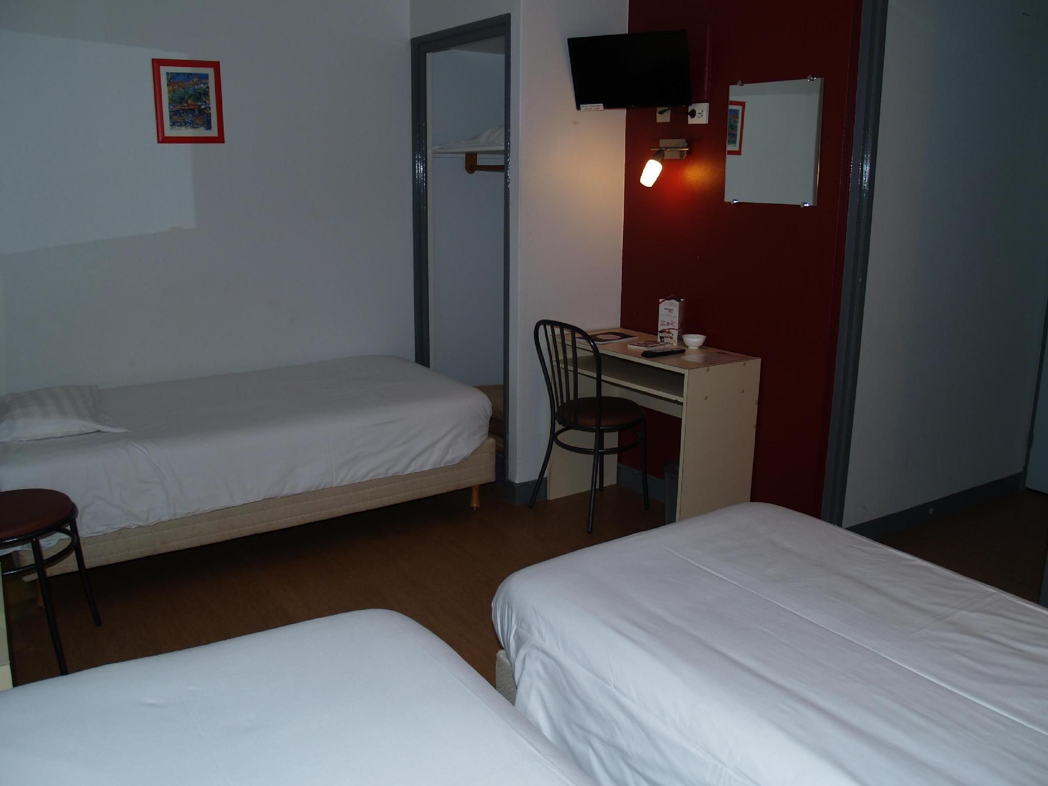 Triple room-Standard-Ensuite with Shower-Street View