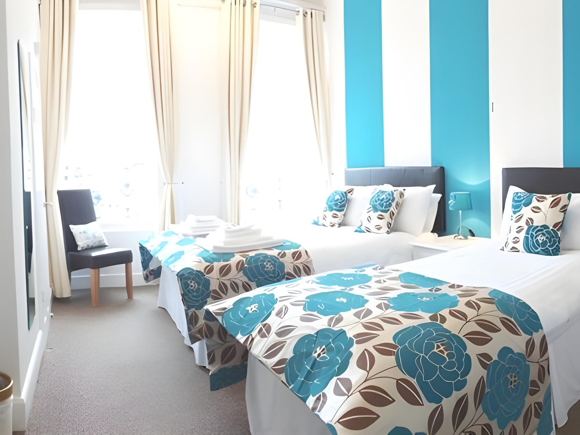 Family room-Ensuite-Sea View-(+ child 0-12 yrs) Room 5