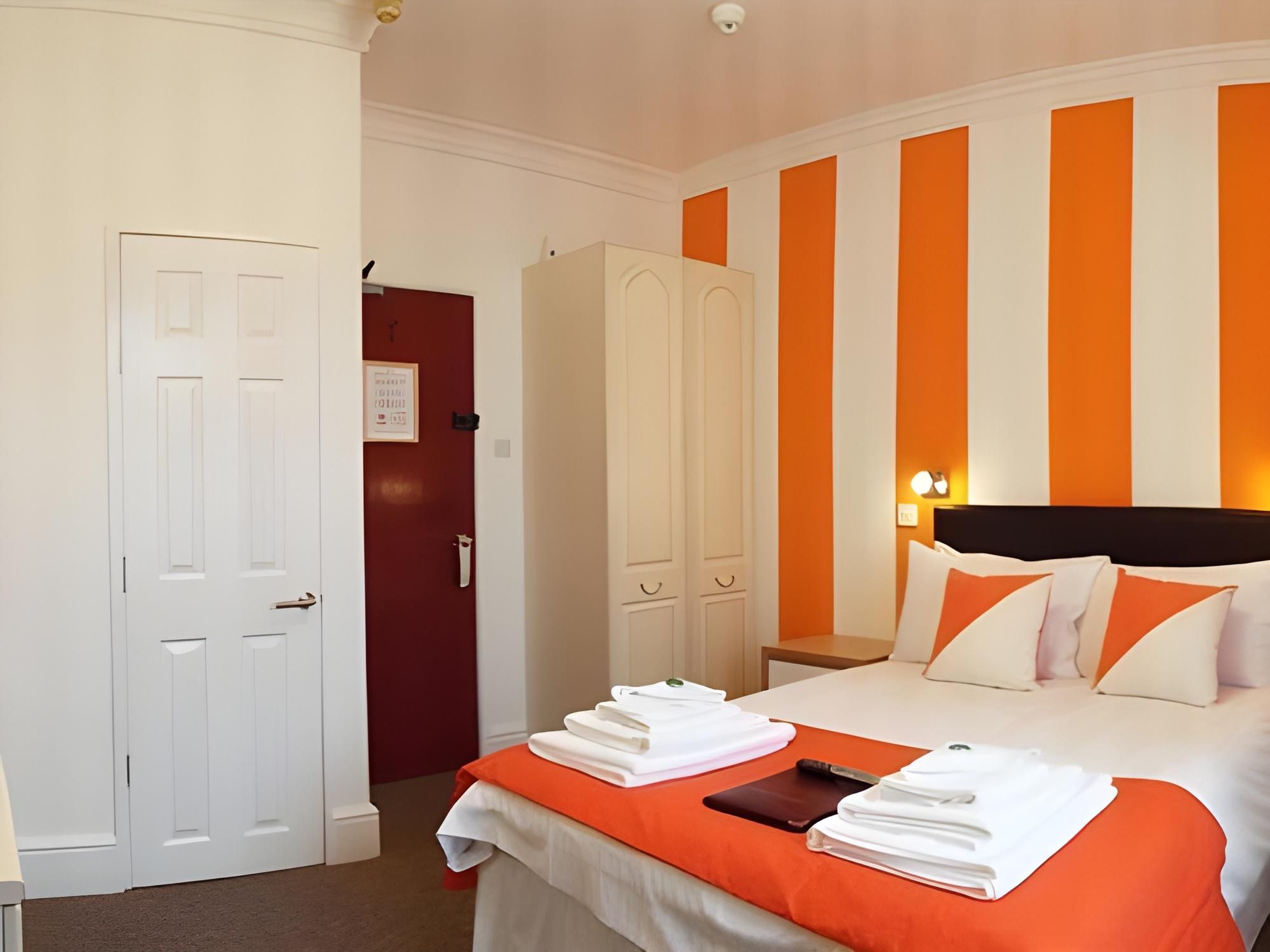 Double room-Ensuite-Room 2 non seaview