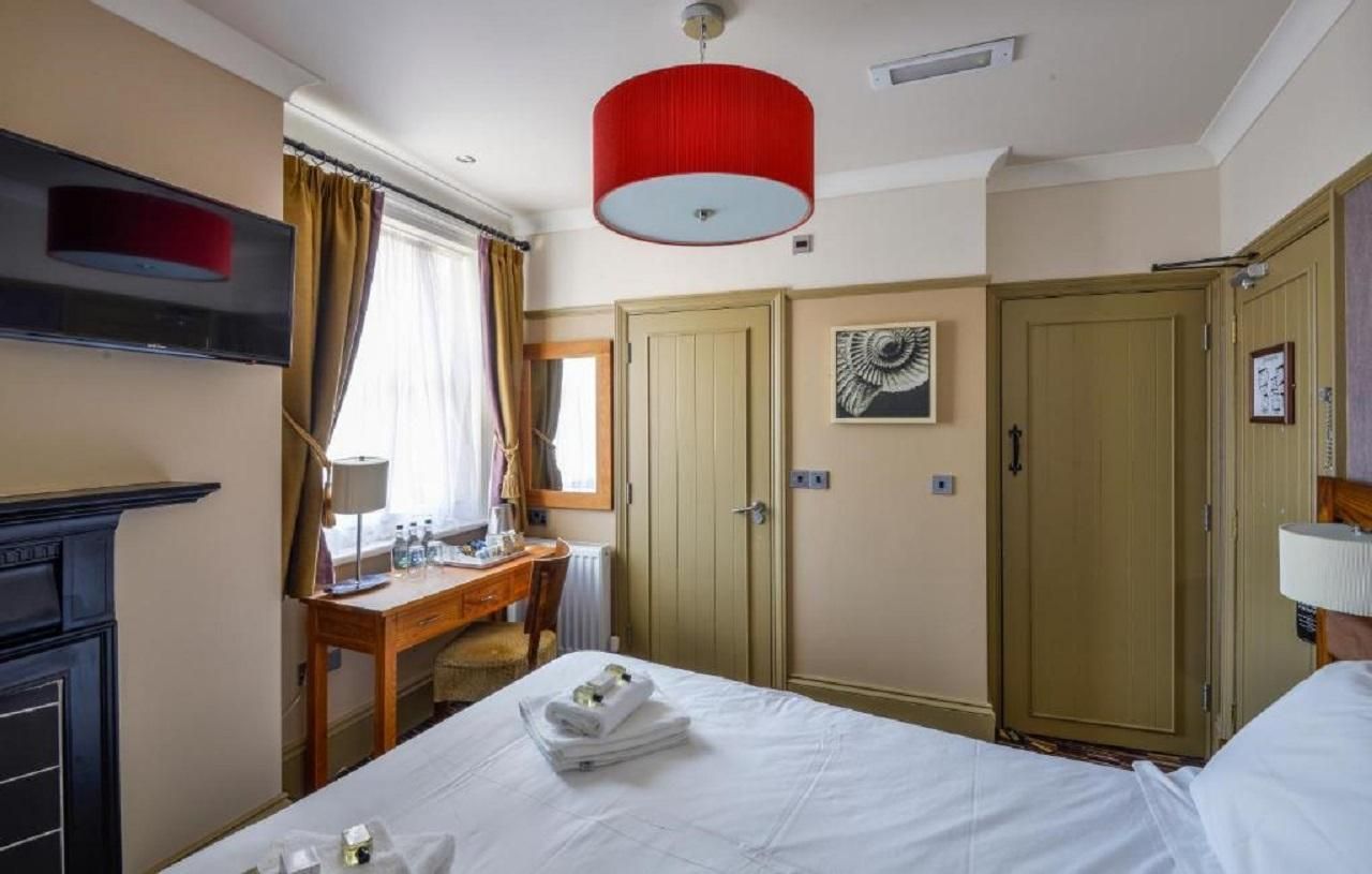 Double room-Standard-Ensuite with Shower-Street View-Room 5 Second floor