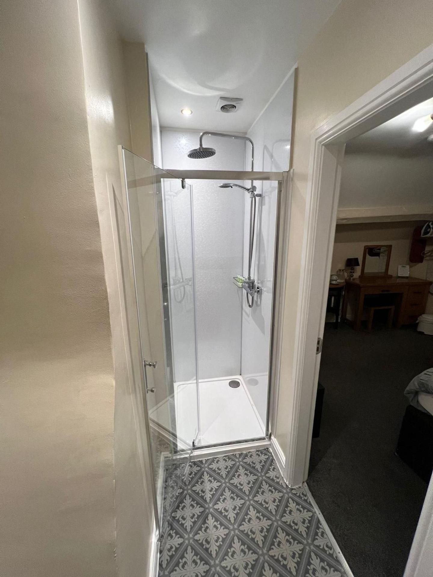 Deluxe Room (2 Adults + 1 Child)