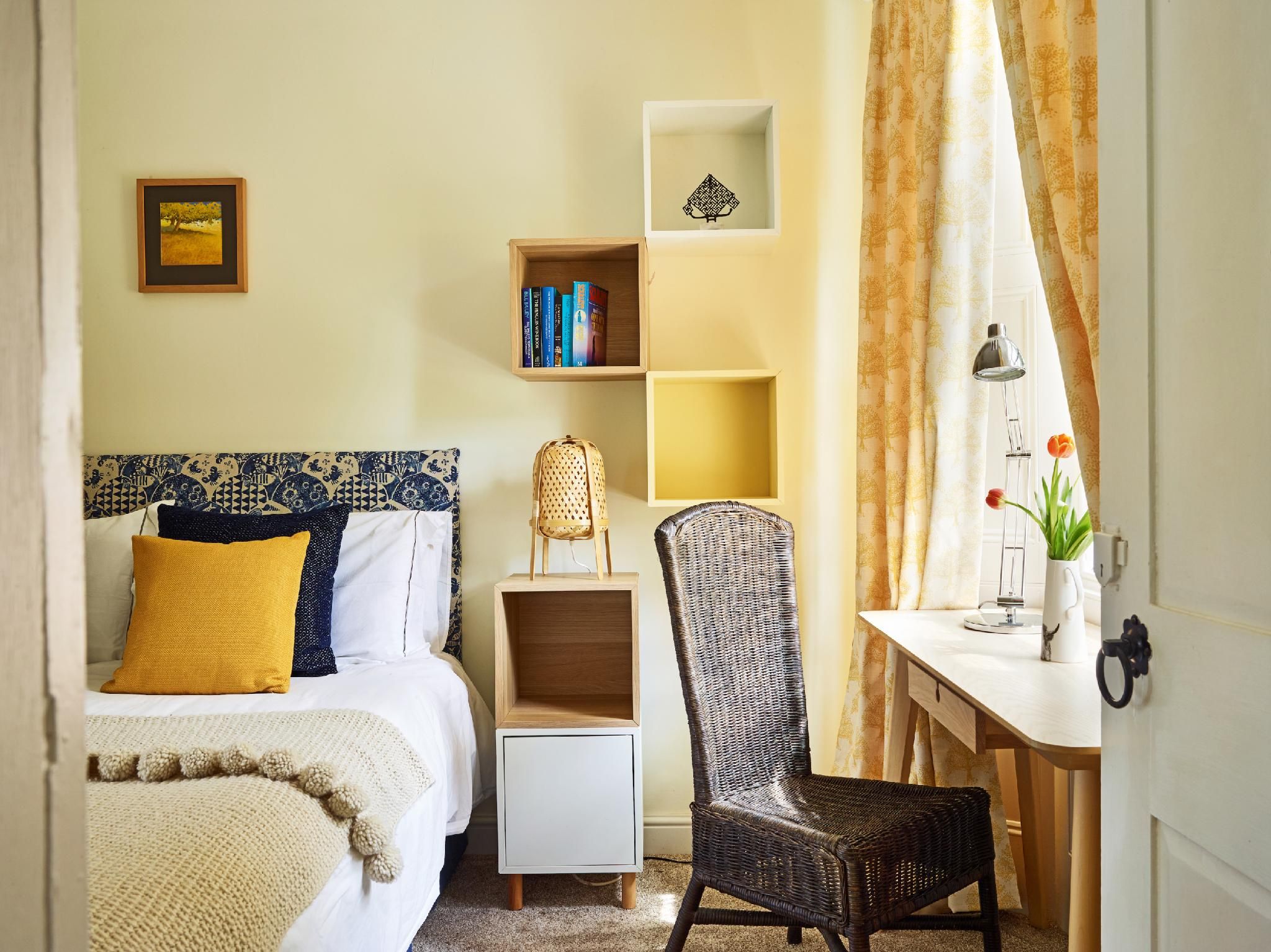 The Amber Room-Double Room-King-Ensuite With Shower-Garden View