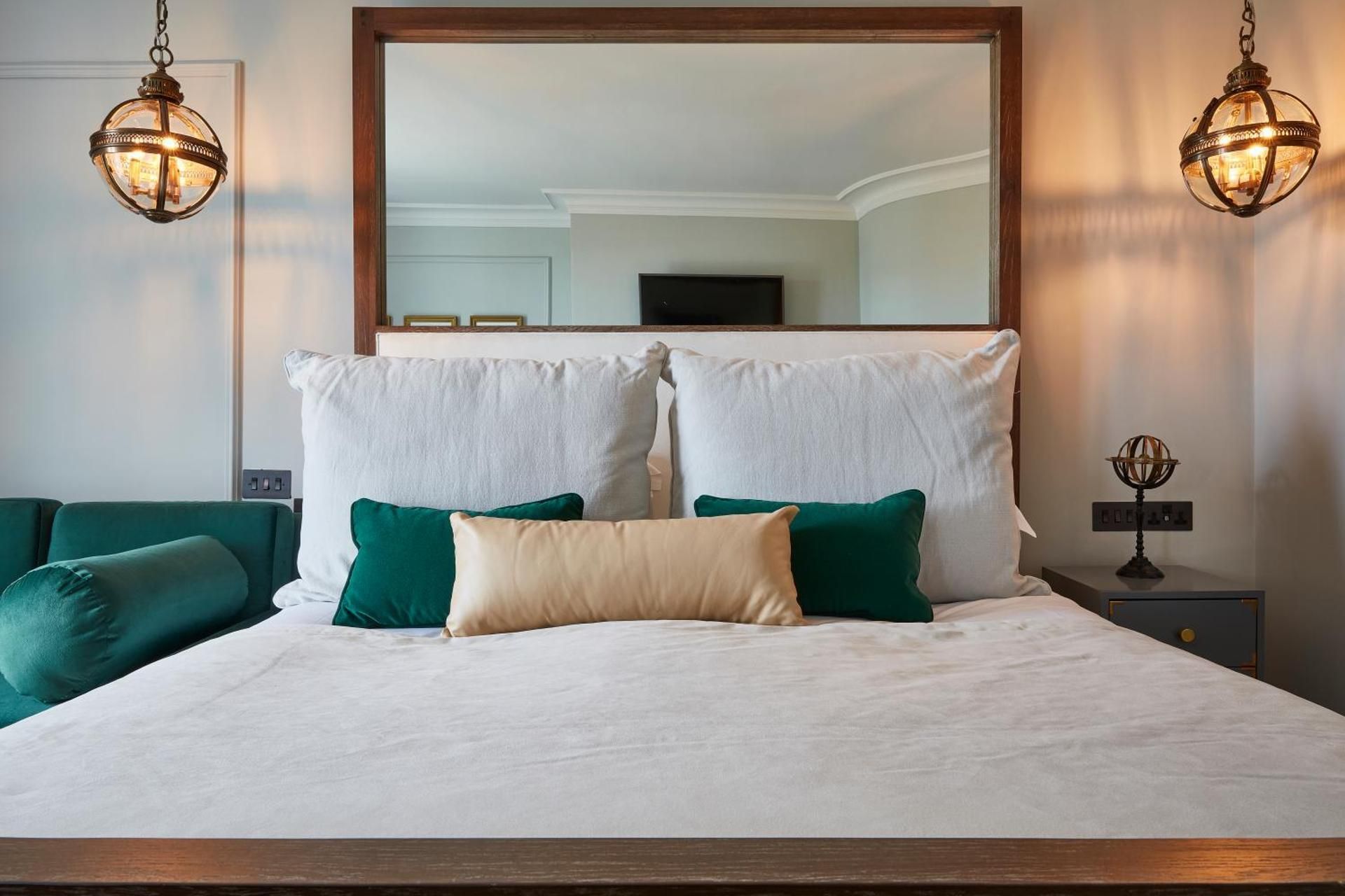 Deluxe King Room with Balcony