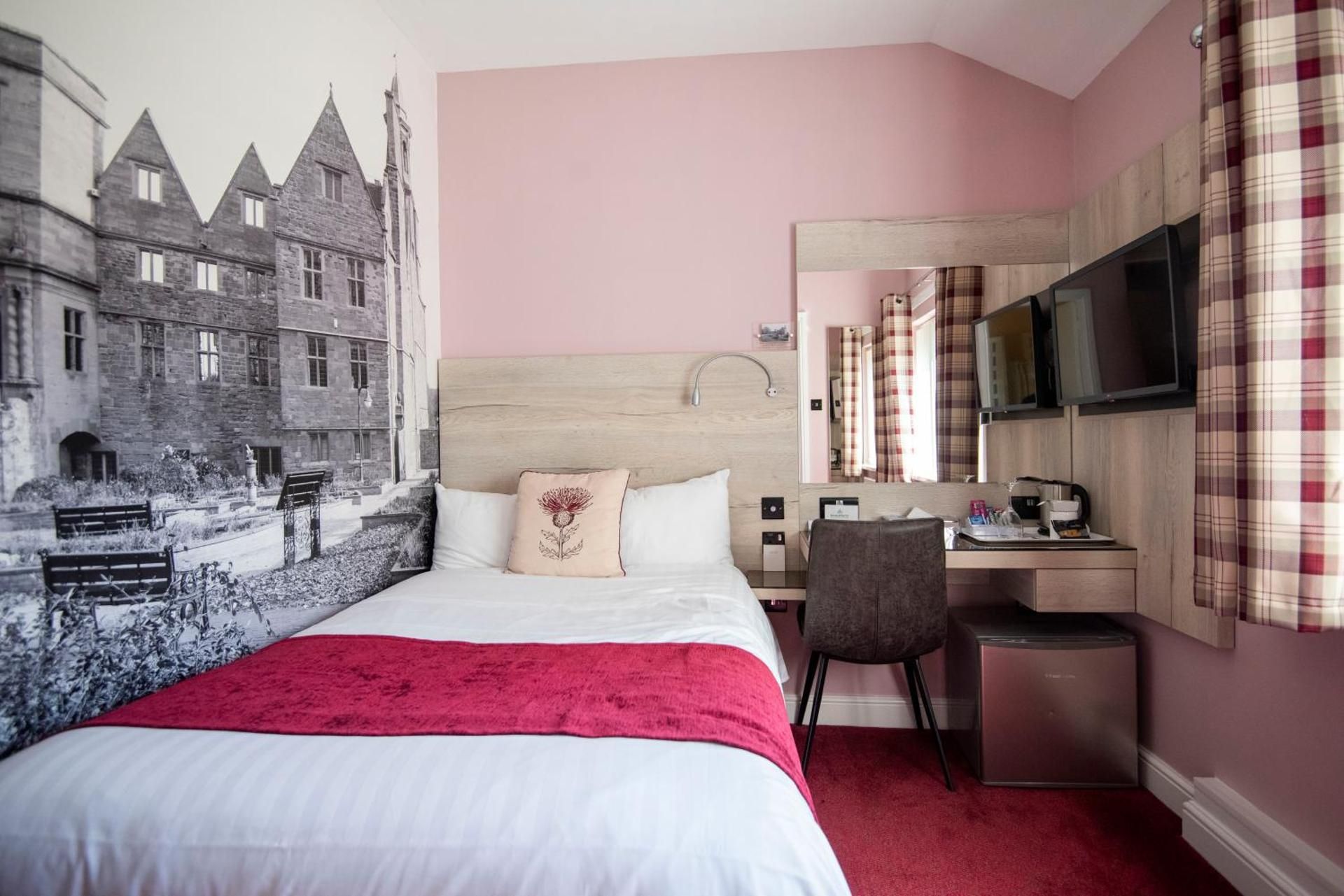 Single Room (Queen Bed) with Private Bathroom
