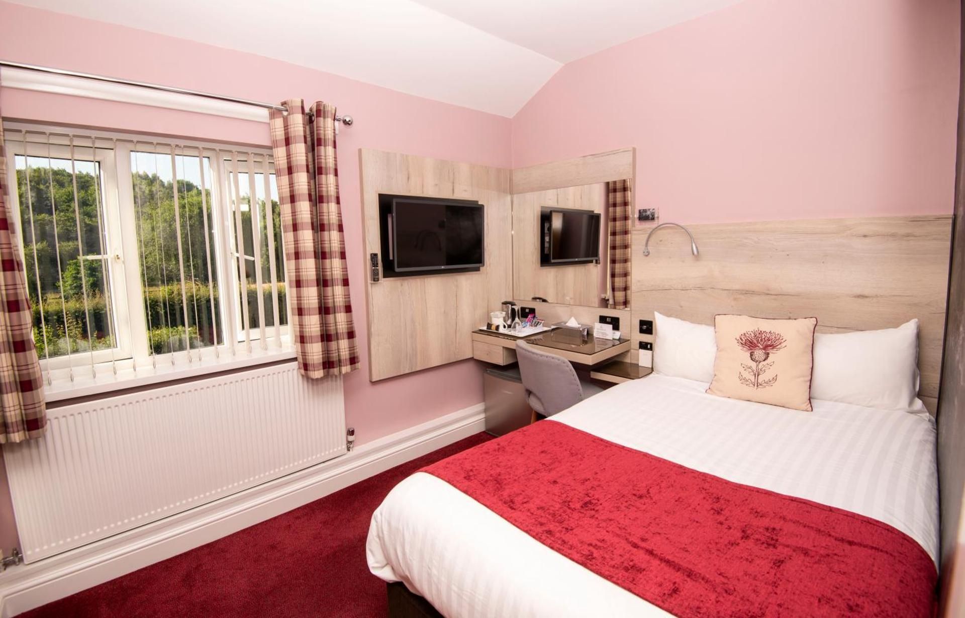 Single Room (Queen Bed) with Private Bathroom